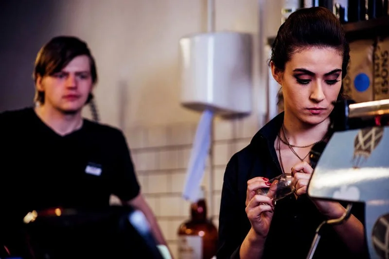 BUBBLES-BTS-jake-&tracy-teabags-cafe-scene .jpg