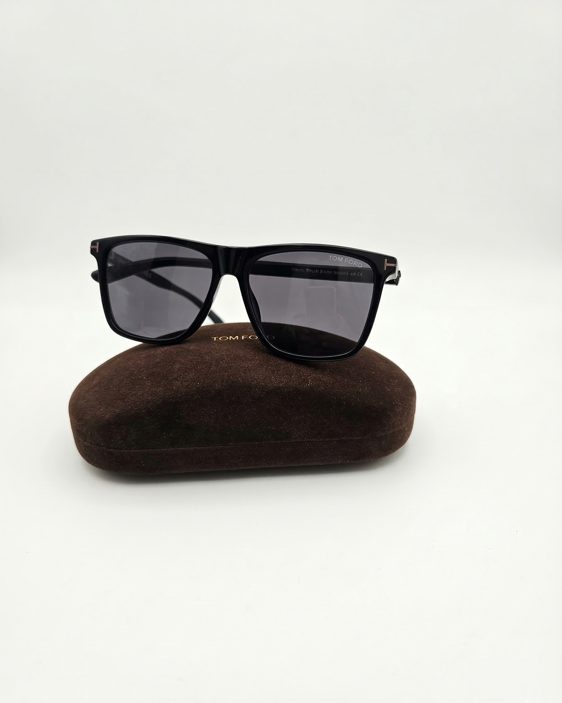 tom-ford-front-ai.png