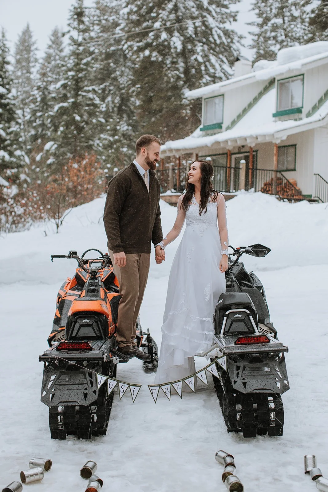 A Snowy Cabin Wedding in Cascade, Idaho | Justin &amp; Brianna