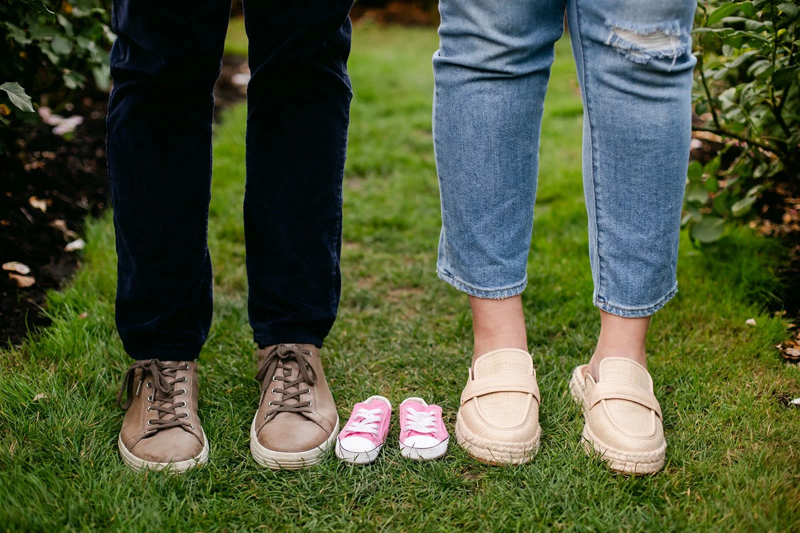 Troy &amp; Elise | Maternity Among the Roses in Portland