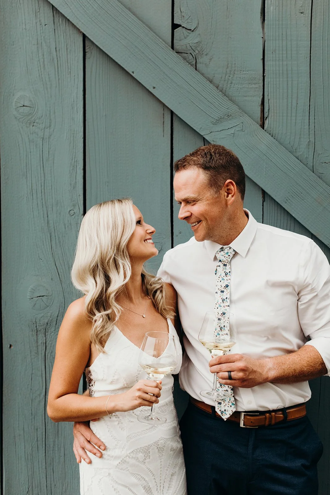 The Table Flip Heard Round the Vineyard: Dan &amp; Ashley's Wedding at La Belle Promenade and Carlton Grain Elevator, Oregon