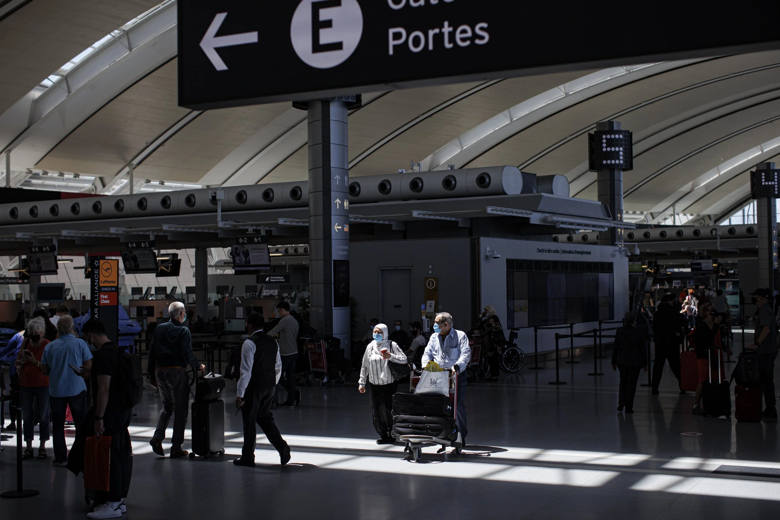 Travellers transit through Toronto’s Pearson airport on Jun. 23, 2022.