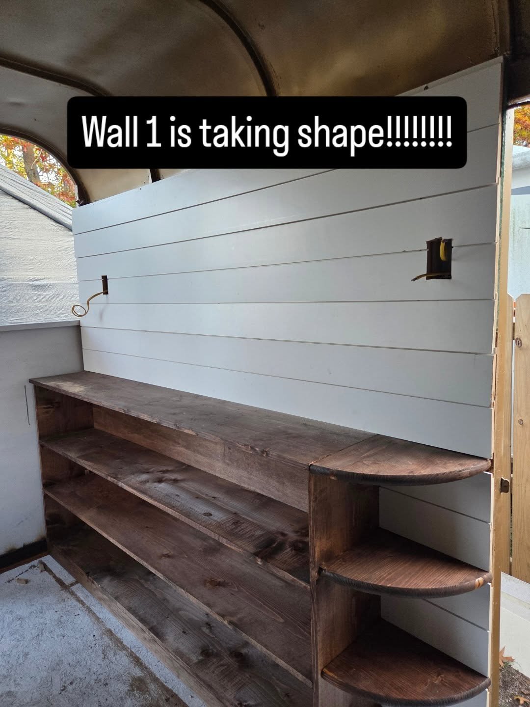 Ahhhhh!!! Wall is getting there... only...the rest of the food trailer to go. 🙃🙃🙃