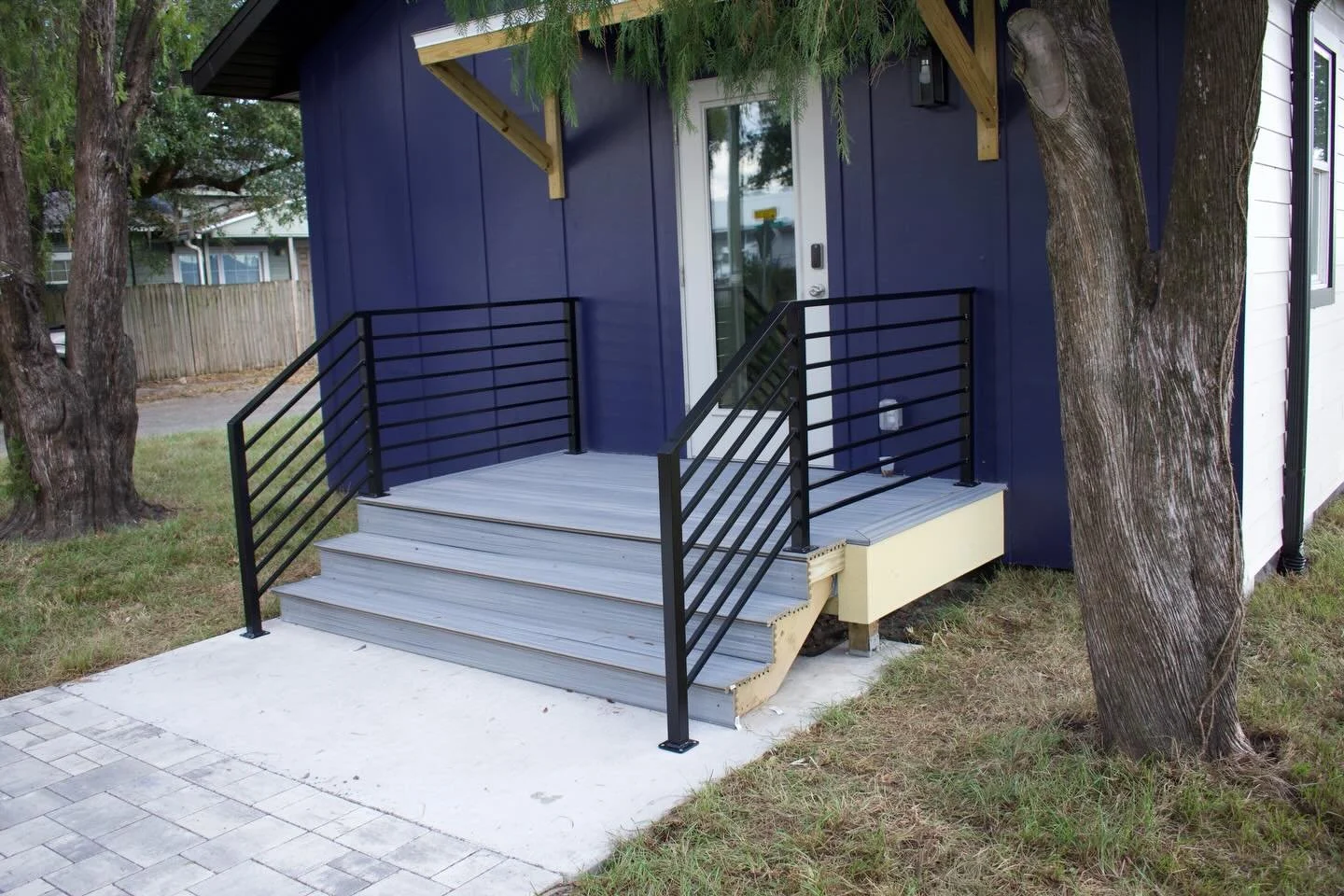 Aluminum horizontal picket railings finished in satin black powder coat to finish off this Tampa remodel.