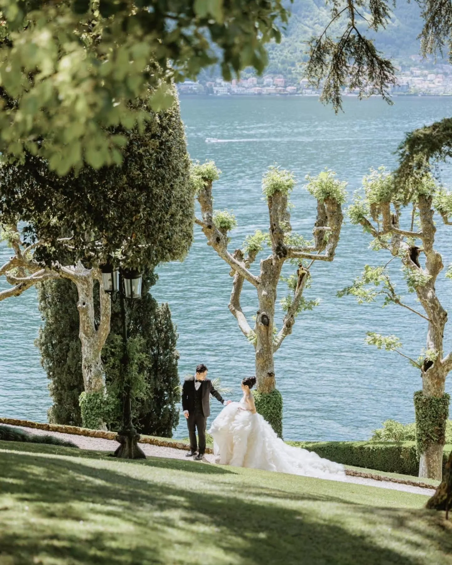 Beautiful wedding in @villadelbalbianello 
#internationalweddingphotographer
#internationalwedding
#weddingphotographer 
#melbournewedding 
#melbourneweddingphotographer