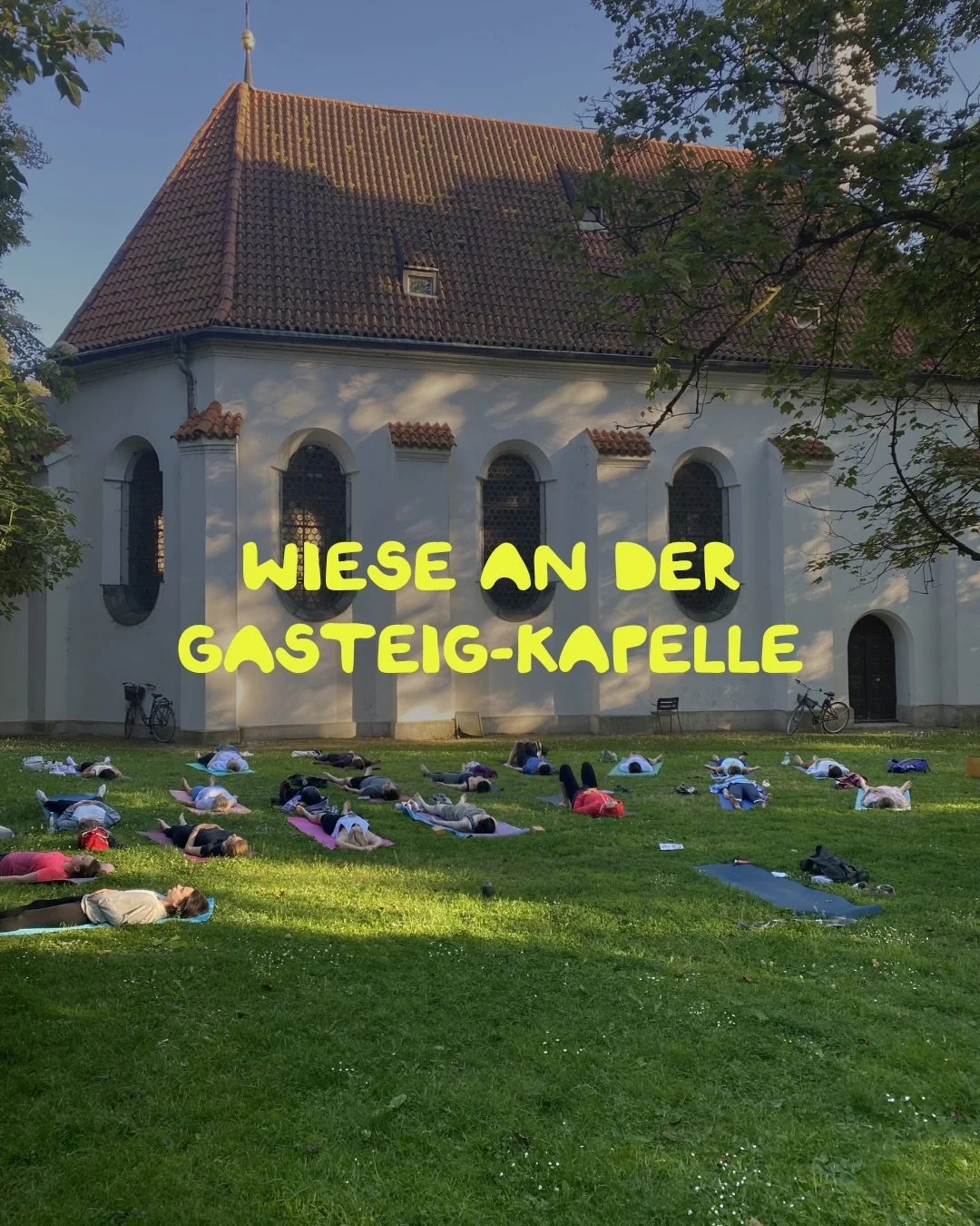 Ab heute &uuml;ben wir wieder gemeinsam mit euch auf dieser gem&uuml;tlichen Wiese hinter der Gasteig-Kapelle. 🧘🏻&zwj;♀️☀️

Buchen k&ouml;nnt ihr die Stunde wie gewohnt &uuml;ber unsere Website/ Eversports. 

‼️Bitte beachtet, dass die Stunden bei 