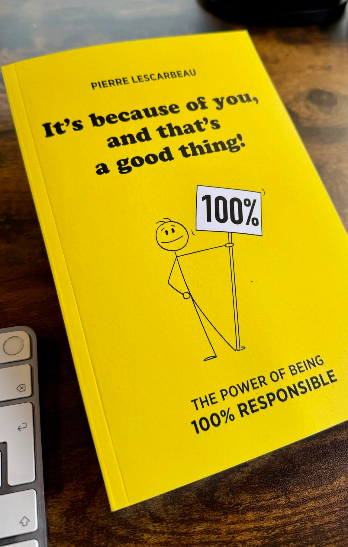 Couverture du livre It's Because of You and That's a Good Thing de Pierre Lescarbeau sur le leadership 100 % responsable.