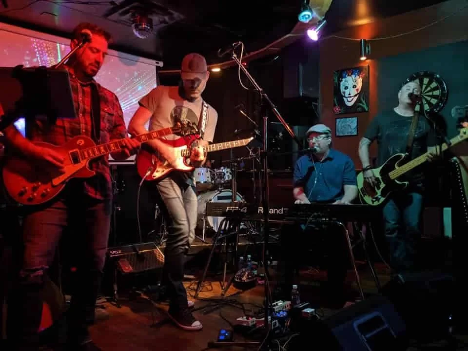 Shakamoraine_The-Corner-Lounge_Nanaimo_Photo-by-Ian-Osborn..jpg