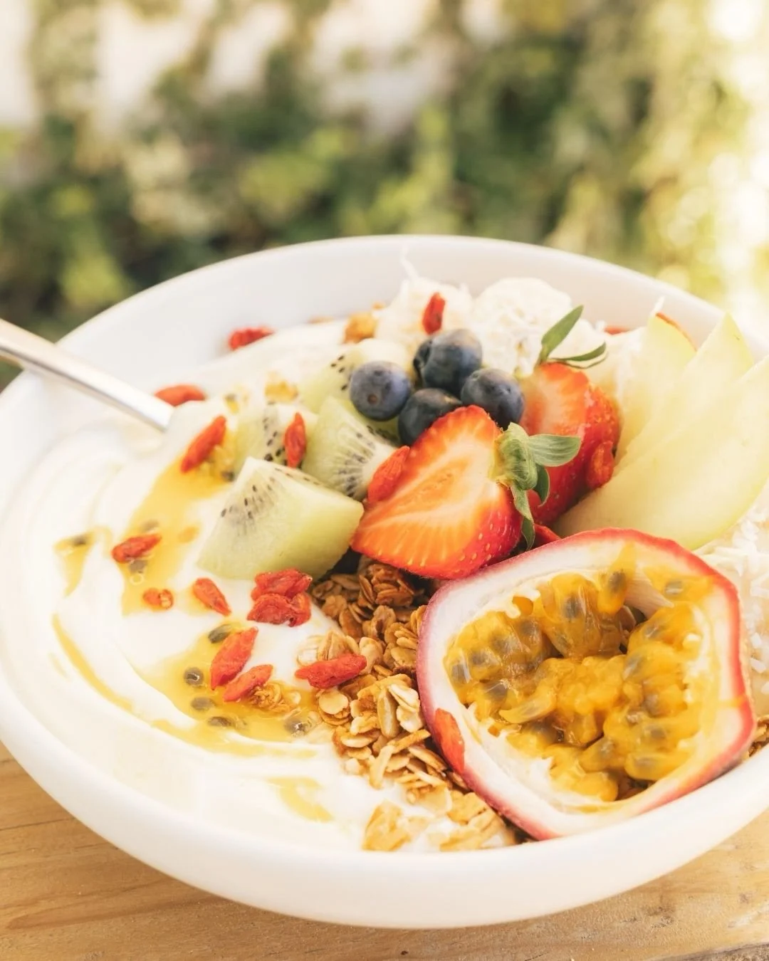 Looking to balance out your chocolate overload this weekend? 🍫👇

Granola Bowl
creamy Evia yoghurt, almond + cashew maple granola,
passionfruit, mixed fresh berries + banana

Swipe 👉 for our Easter trading hours.

Wishing all our customers a happy 