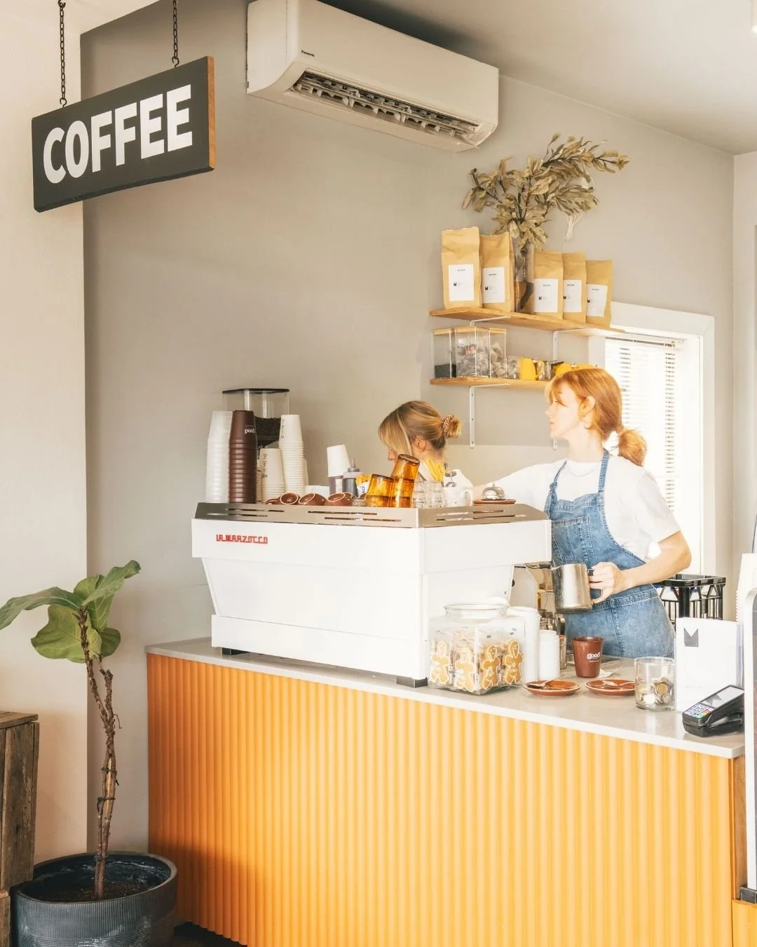 Name something better than that first sip of coffee in the morning&hellip;

We&rsquo;ll wait ☕️

See you soon 💛

#milkhousekurnell #kurnellcafe #saturdaycoffee