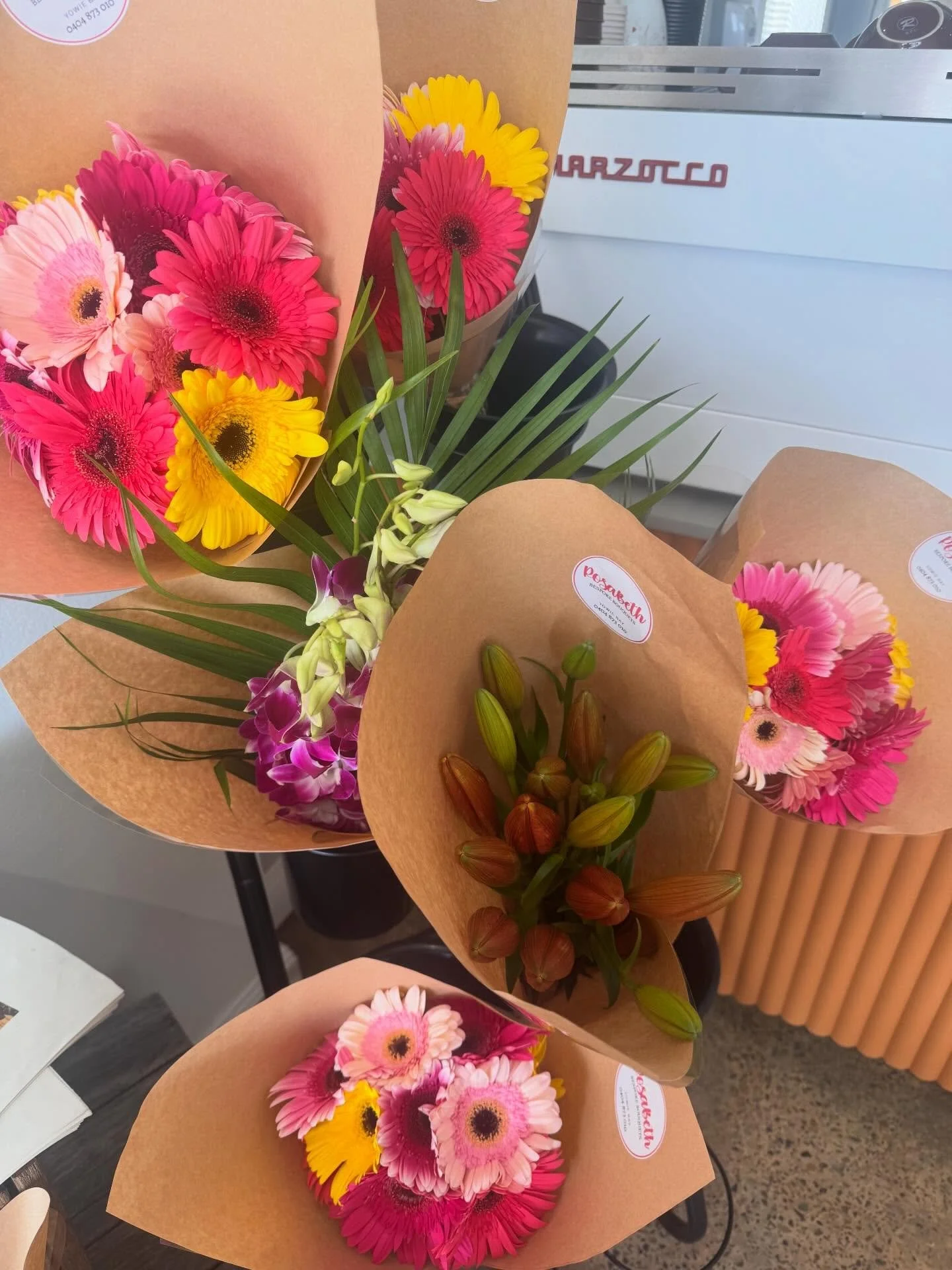 Fresh flowers in the house 🌸

A little pop of colour for your day &mdash; grab a bunch with your coffee and take the sunshine home with you 🌼

Available in-store now 
@rosabethflorist