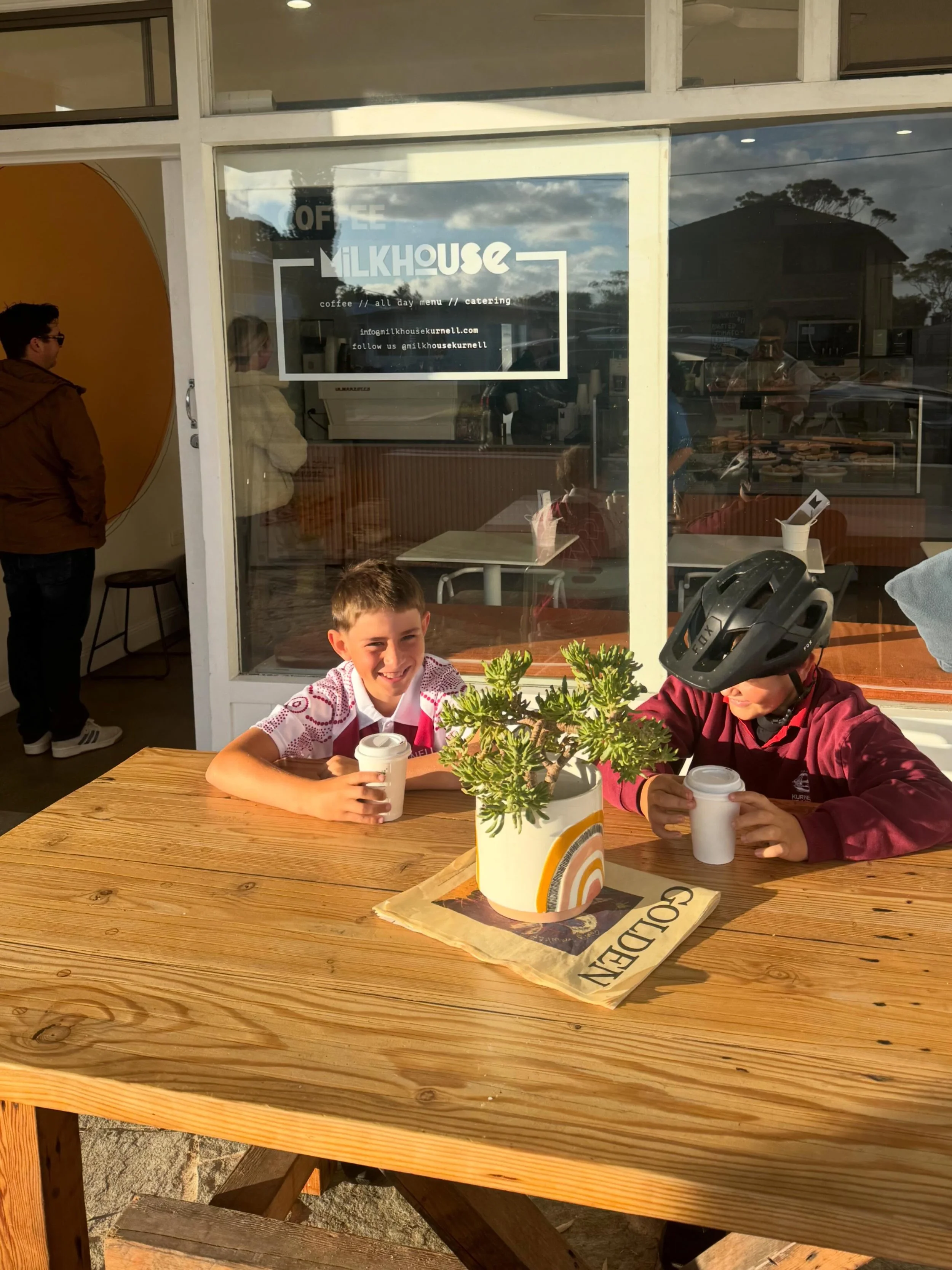 Morning hot chocolates and school-day smiles. ☕️🎒 

The sweetest part of the morning rush