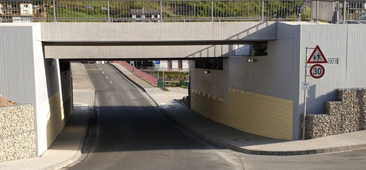 Eisenbahn- und Straßenüberführung in Obernhof bei Koblenz