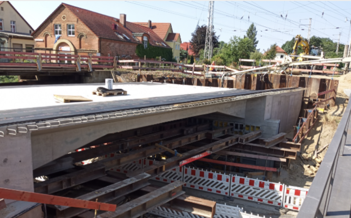 Eisenbahnüberführung Karl-Marx-Straße in Berlin