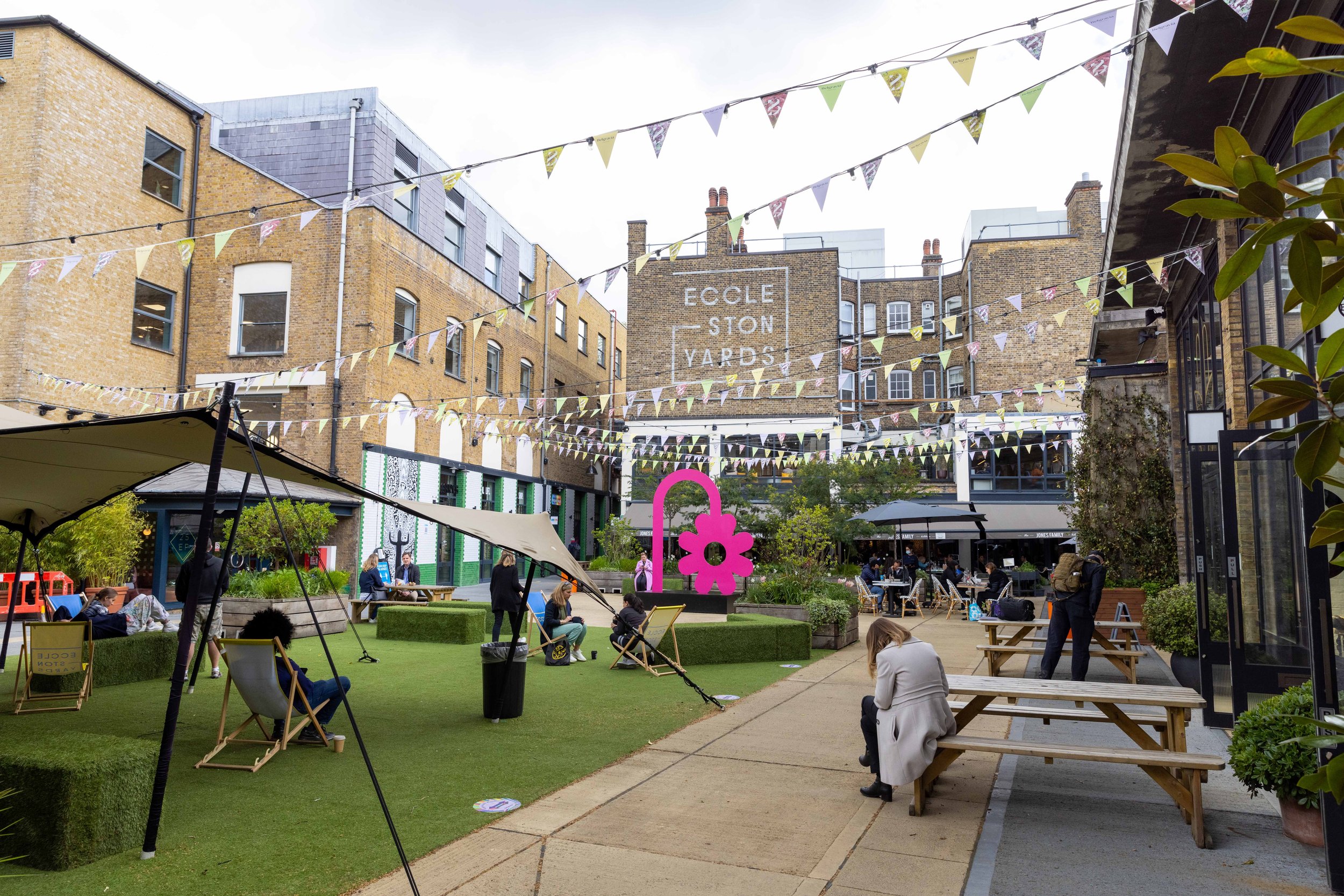 Buckingham Palace Road -133.jpg