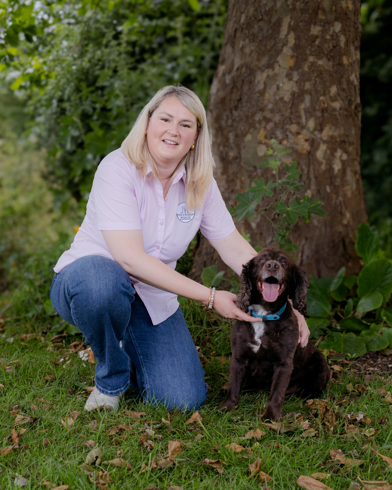 Ioana James, wedding pet chaperone with her Chocolate Working Cocker Spaniel