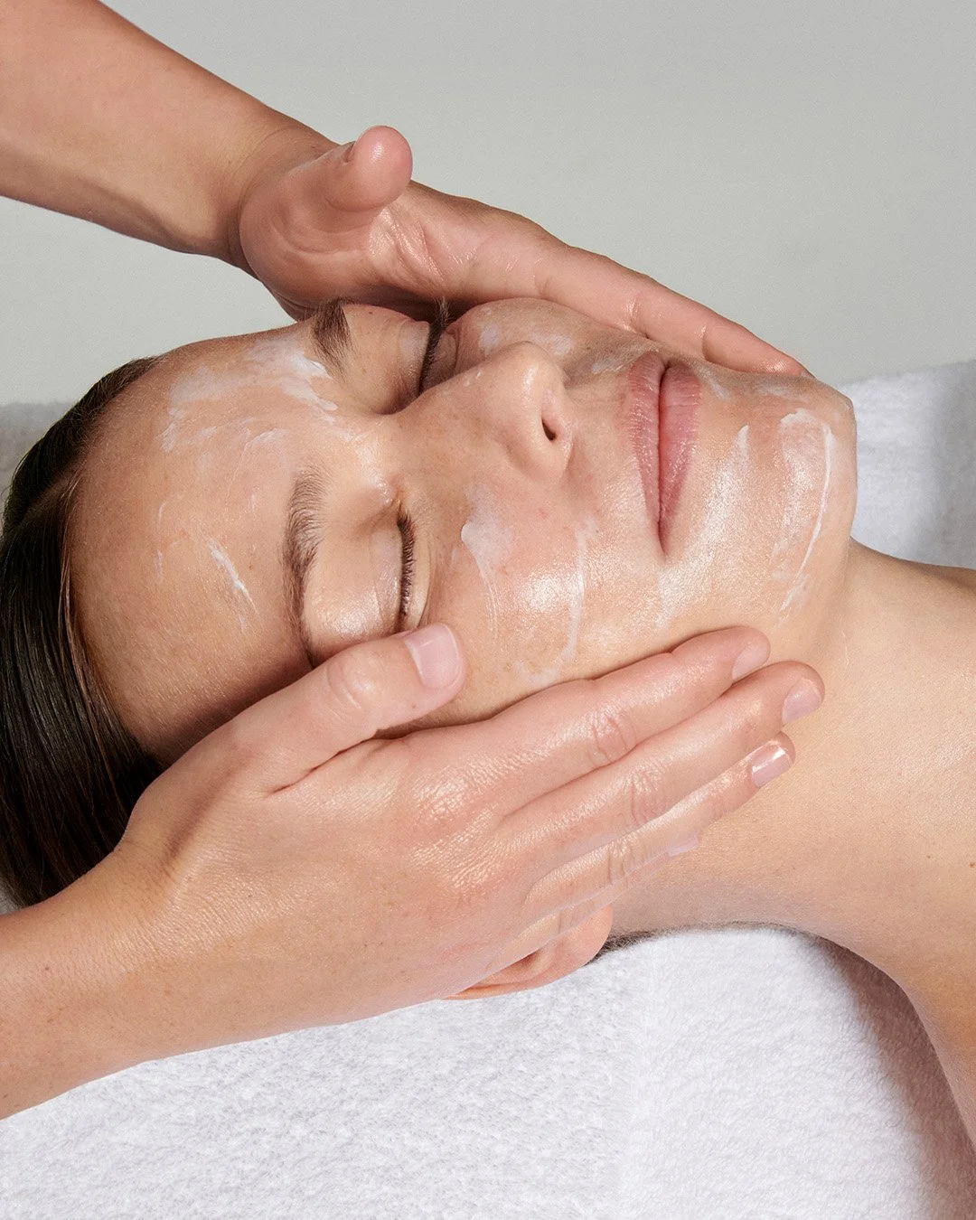 Soin visage détoxifiant à Annecy, nettoyage profond et peau éclatante chez MEDUSA Atelier Beauté