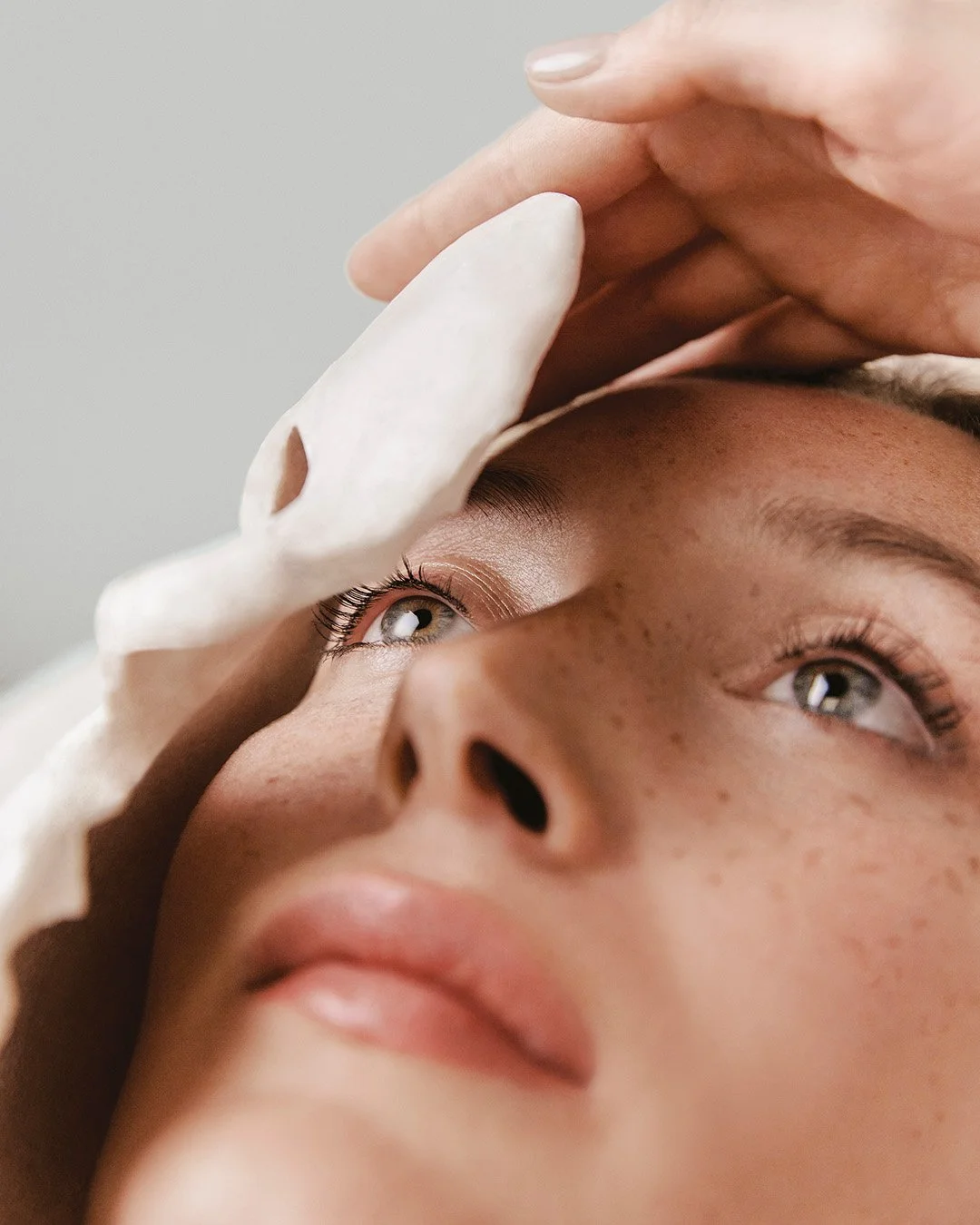 Soin visage relaxant et anti-âge à Annecy avec la Méthode Mosaïque Modelante chez MEDUSA Atelier Beauté