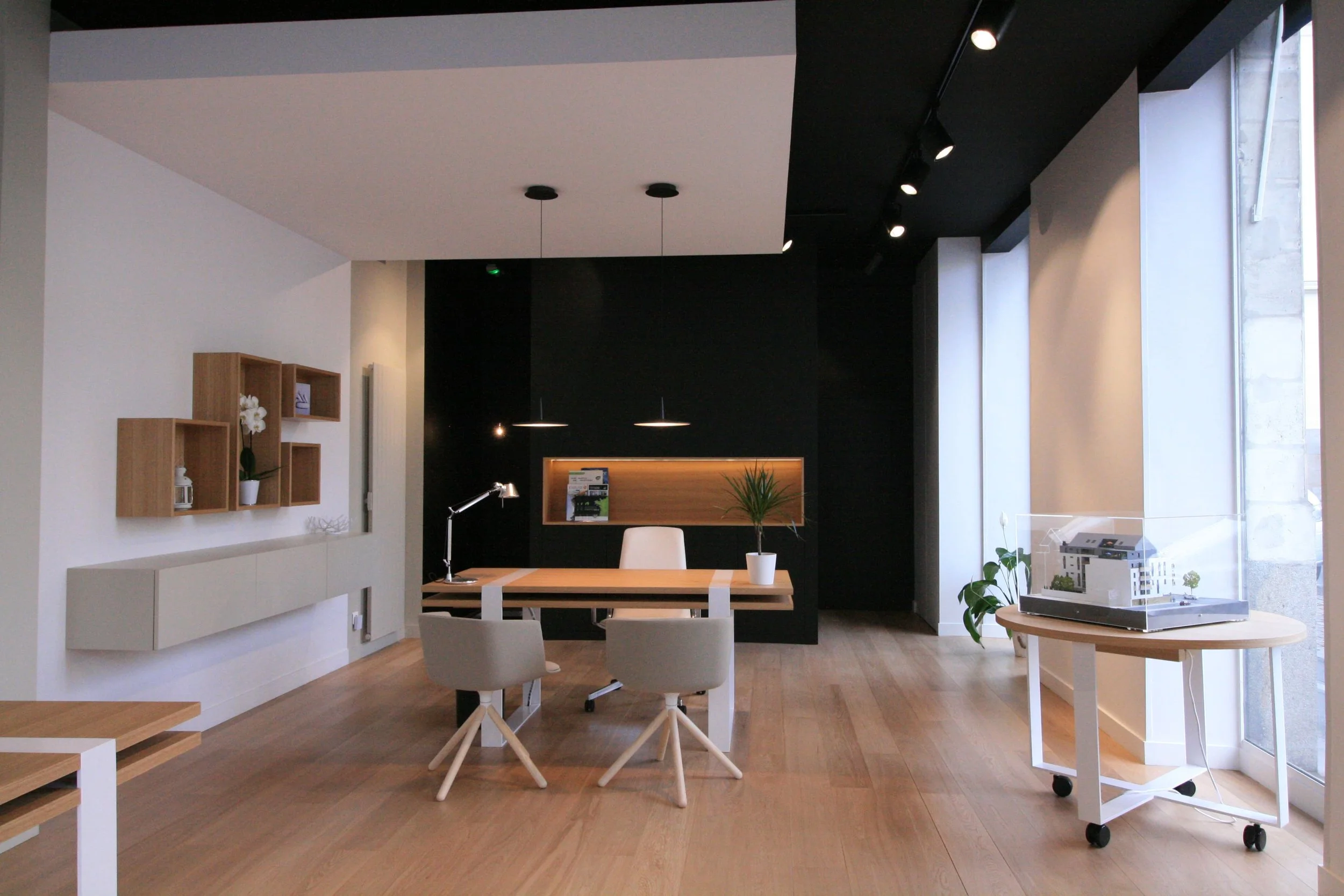 Aménagement Showroom Promoteur Immobilier | Architecture Intérieure La Rochelle – Niort – Royan