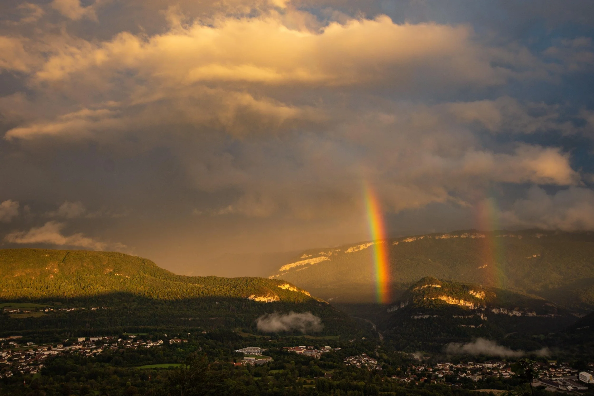 Arc en ciel au-dessus du Jura