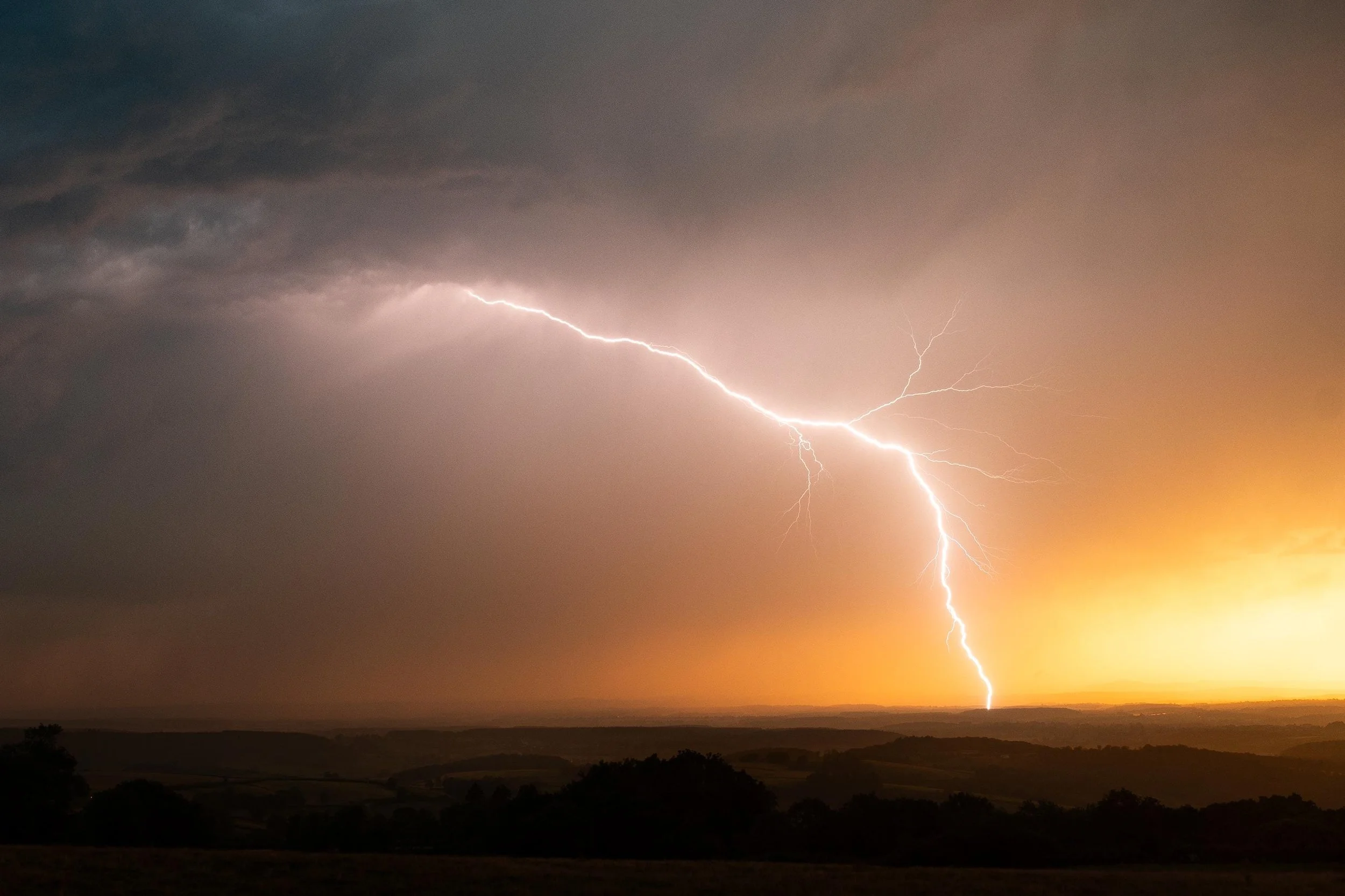 Coup de foudre au coucher de soleil