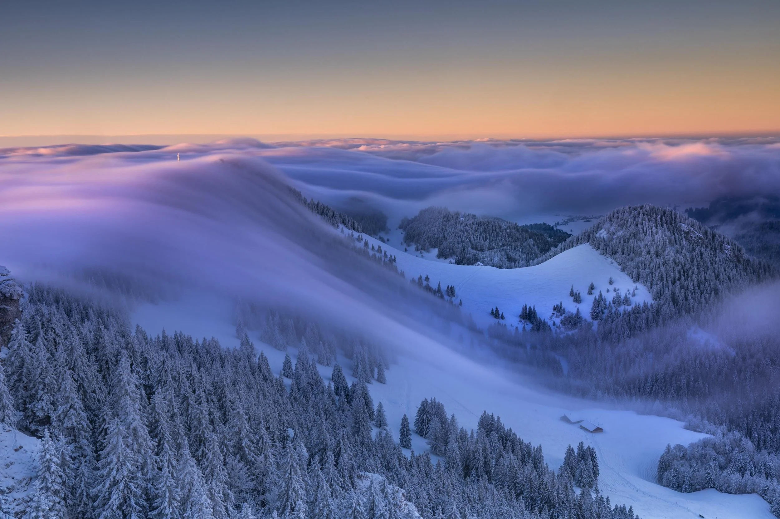 Vague de nuages dans le Jura
