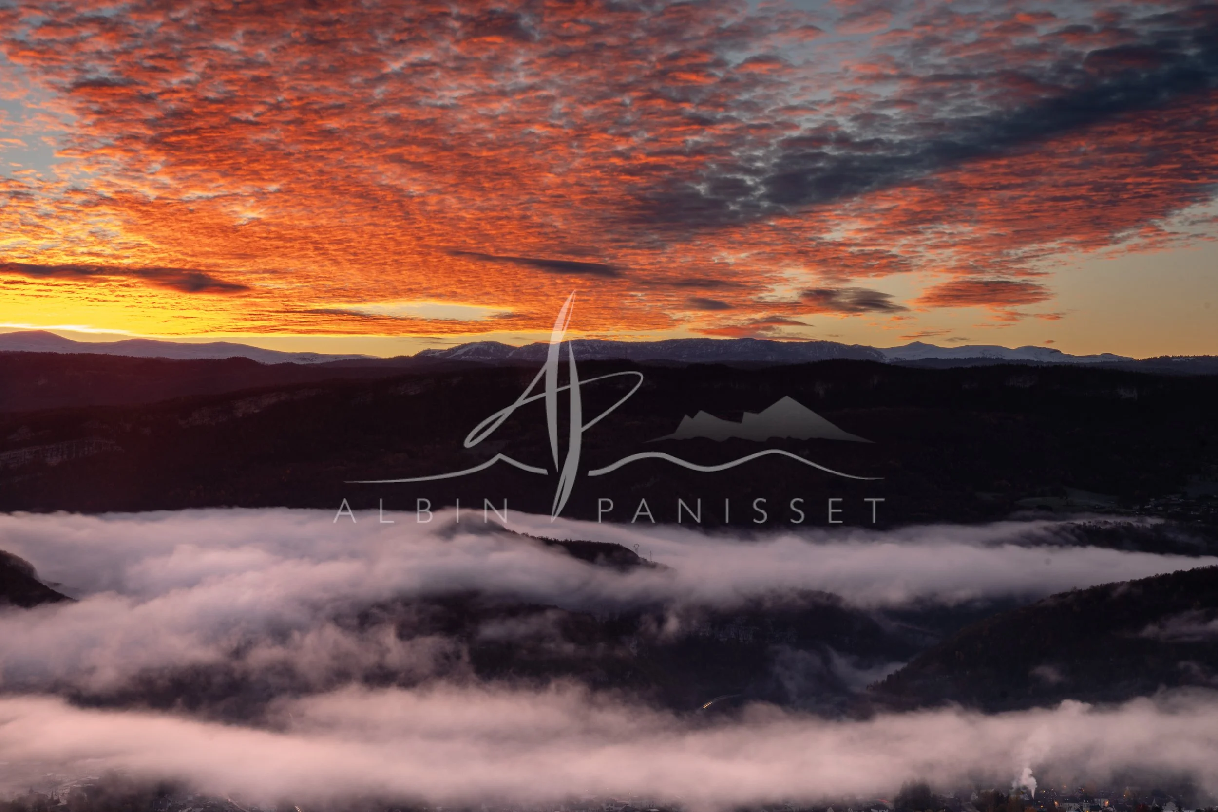 Lever de soleil et Monts Jura III