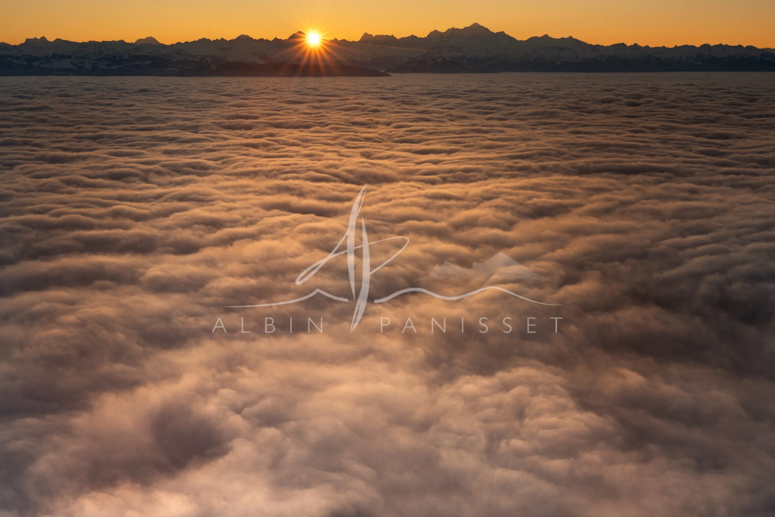 Lever de soleil et mer de nuages
