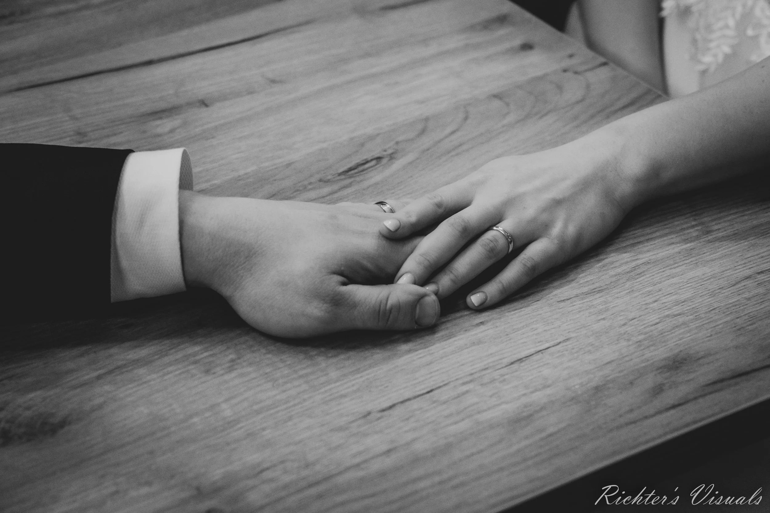 Elisabeth & Martin_07.05.22_Richter's Visuals BW (127).jpg