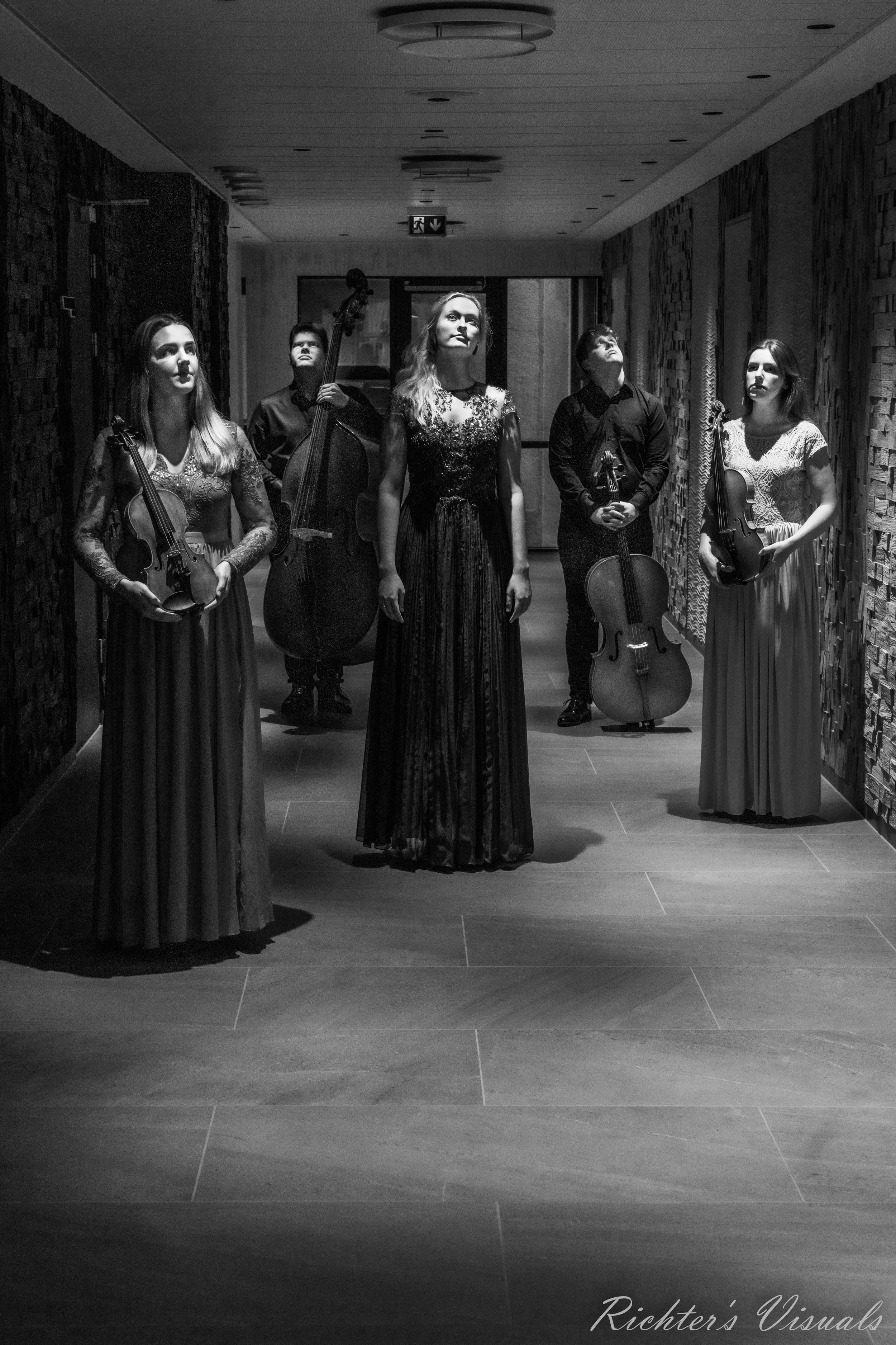 Martin & Susanna_Ansambel_10.02.21_Richter's Visuals BW (9).jpg
