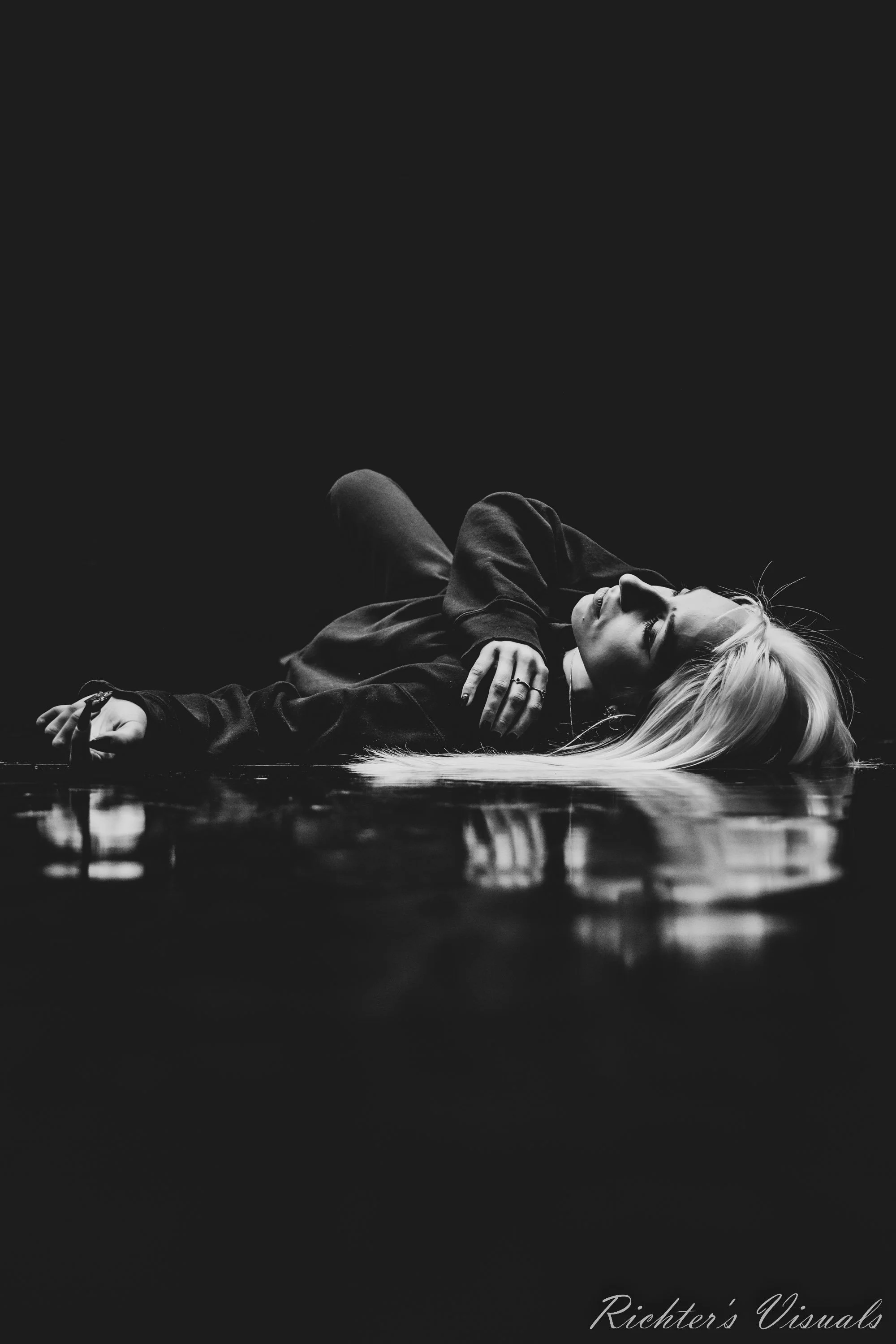 Elisa Ruben_Richter's Visuals_13.09.22 BW (4).jpg