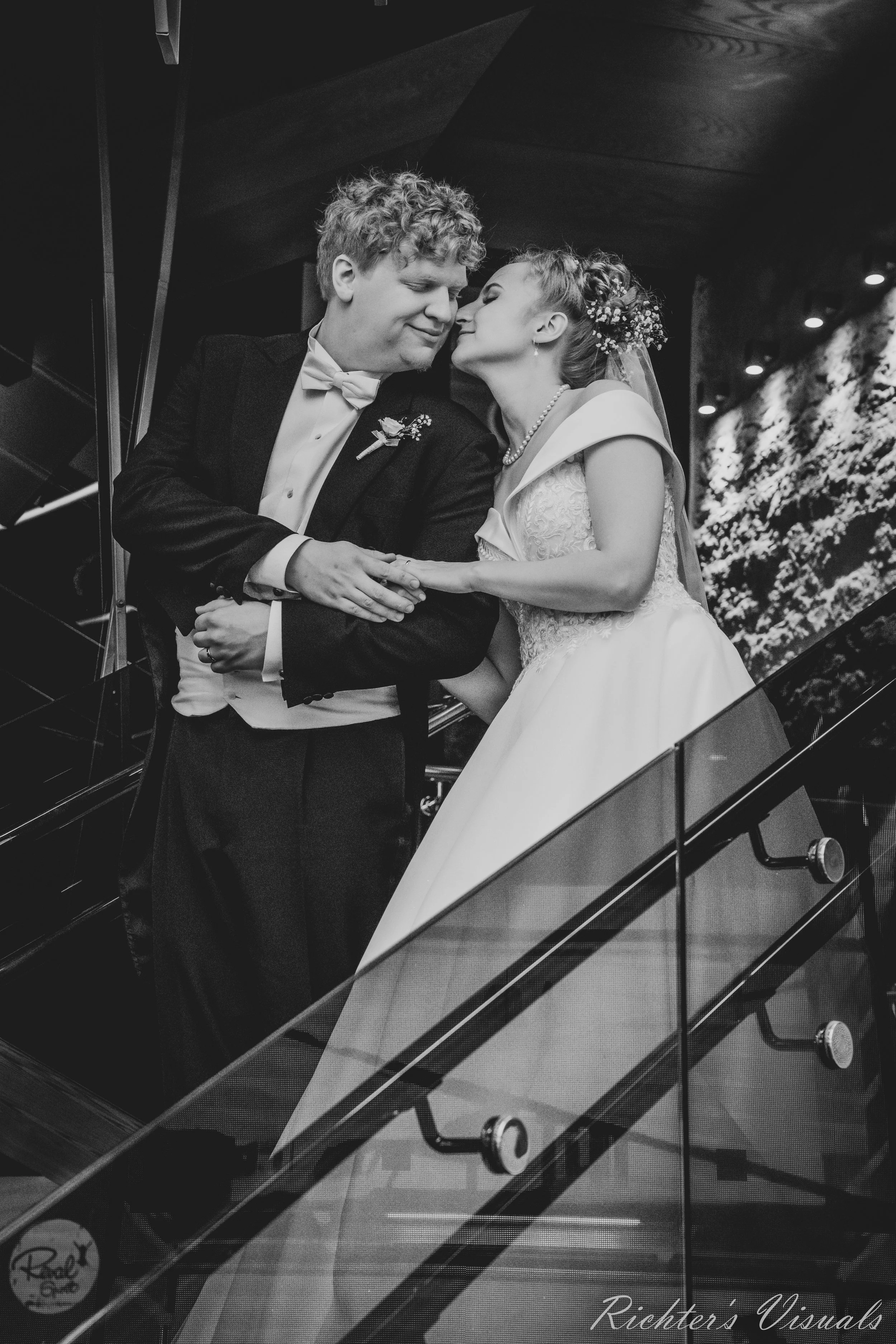 Elisabeth & Martin_07.05.22_Richter's Visuals BW (126).jpg