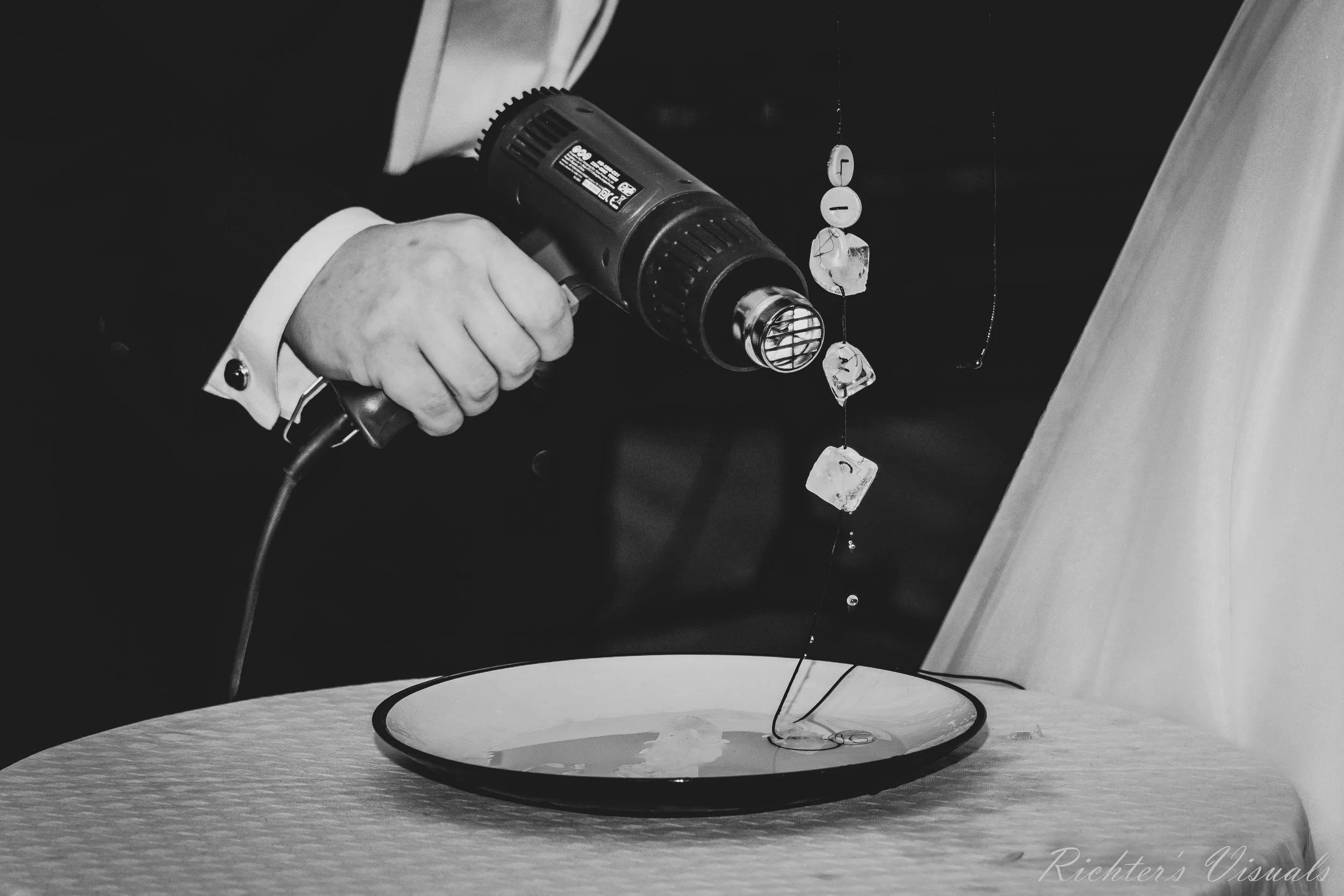 Elisabeth & Martin_07.05.22_Richter's Visuals BW (178).jpg