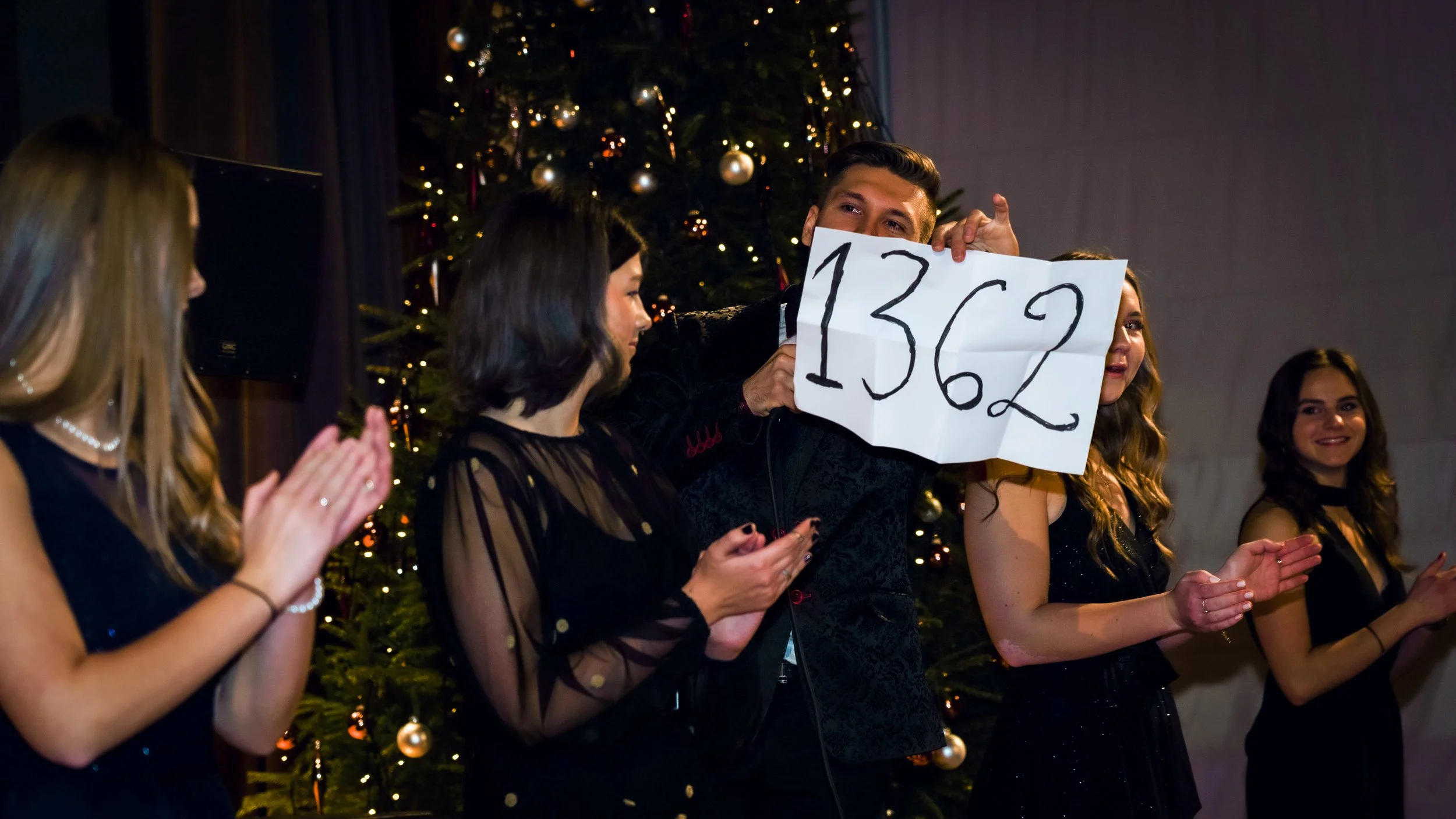 JWG J_uluball_Casino Royal_17.12.21_Richter's Visuals (511).jpg