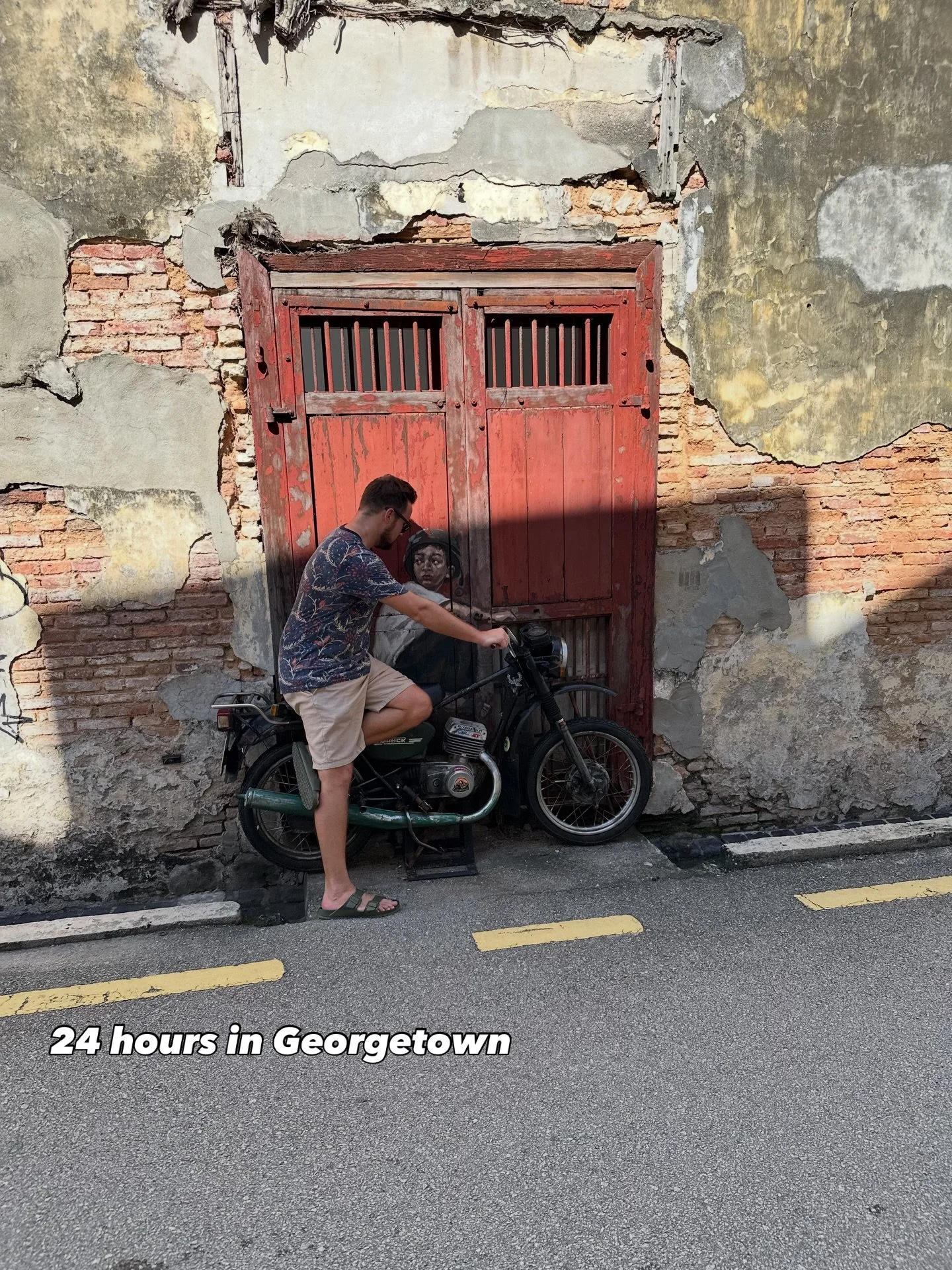 24 hours in George Town 🇲🇾✨

From colorful street art to quiet cultural moments &ndash; George Town felt completely different from the rest of Malaysia.

We spent the day wandering through the streets, discovering murals around every corner and soa