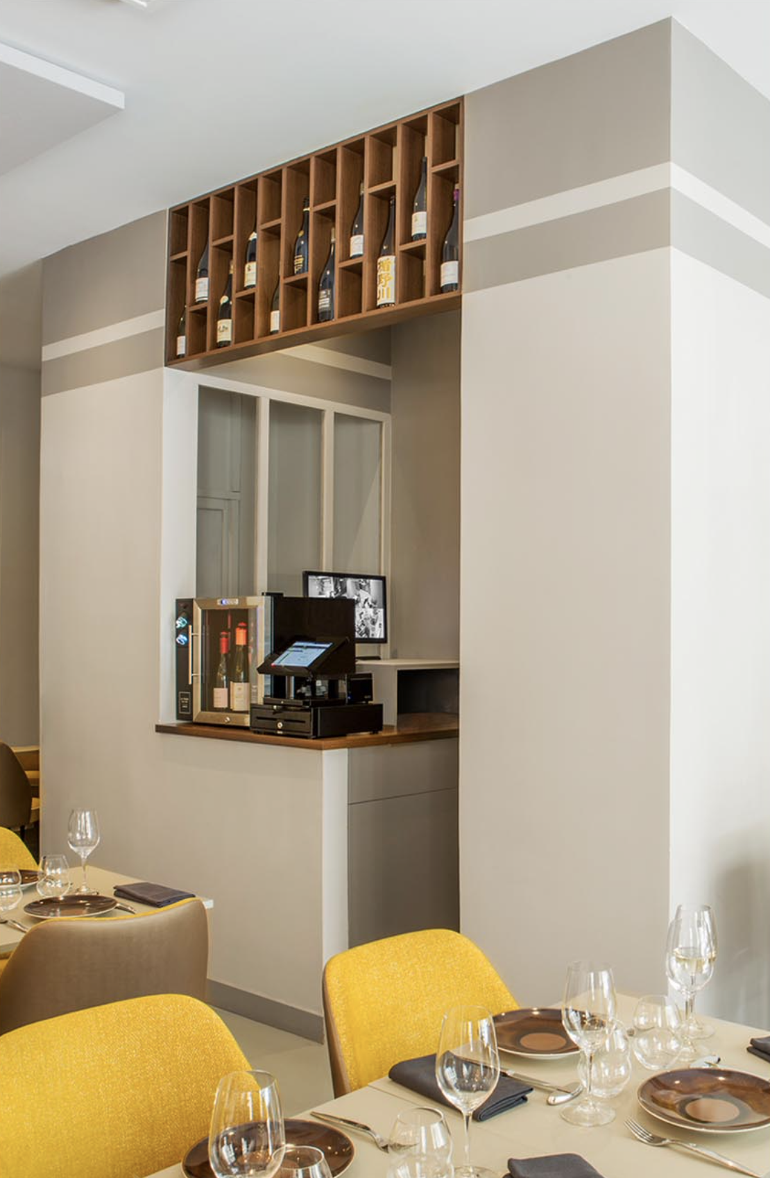 Intérieur et caisse du restaurant