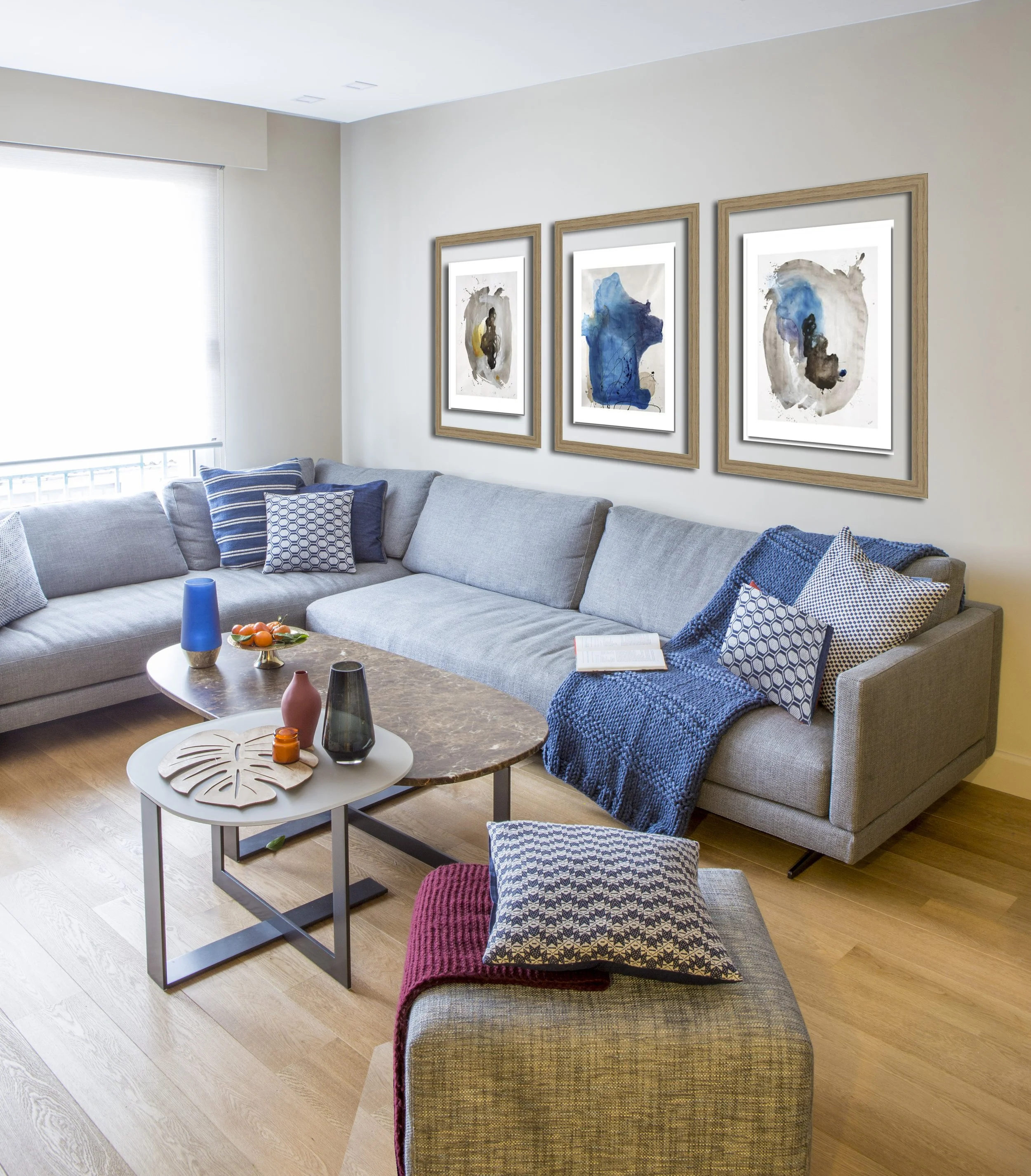 Salon d'appartement avec canapé et fauteuil