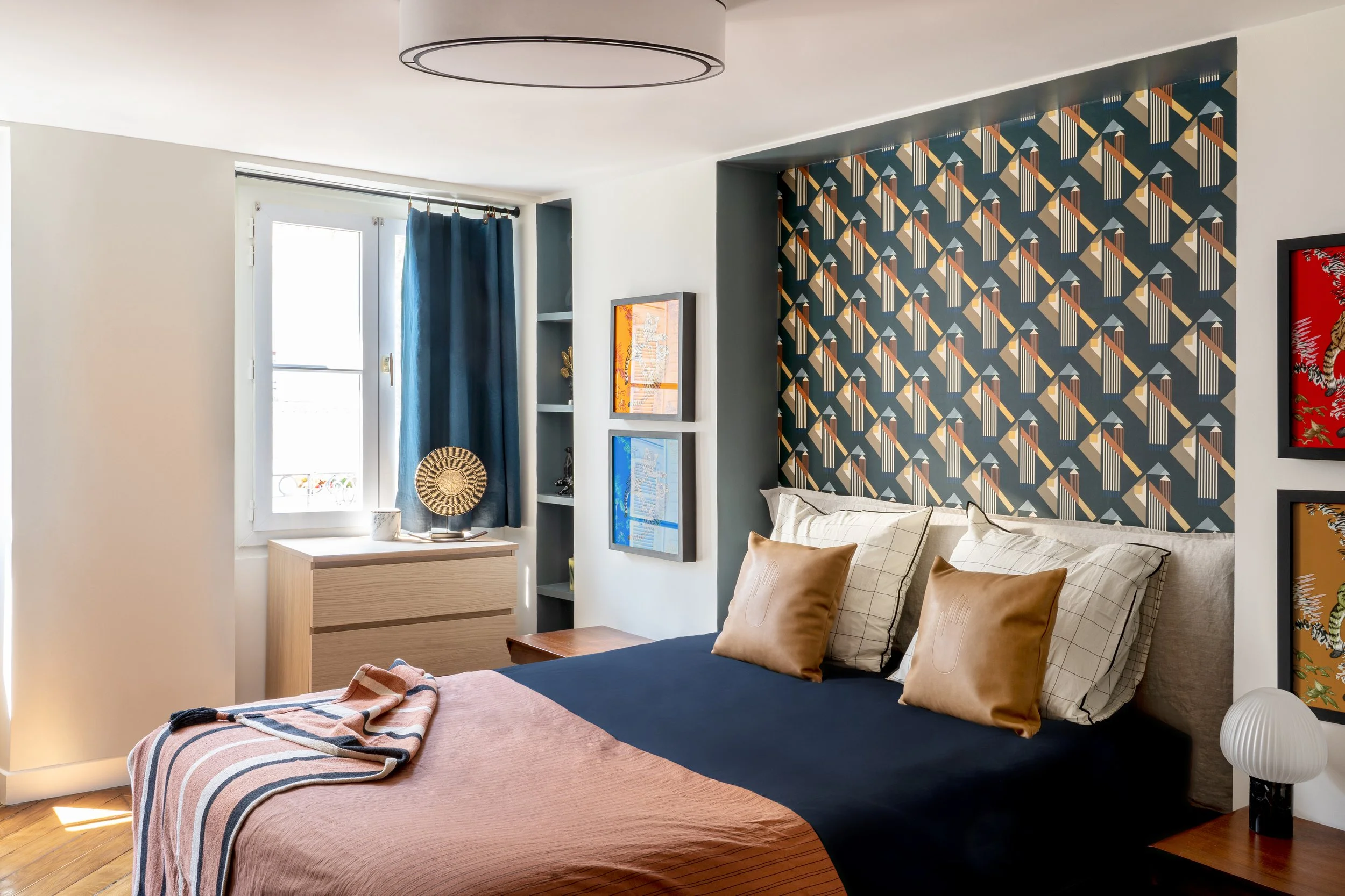 Chambre à coucher d'appartement parisien