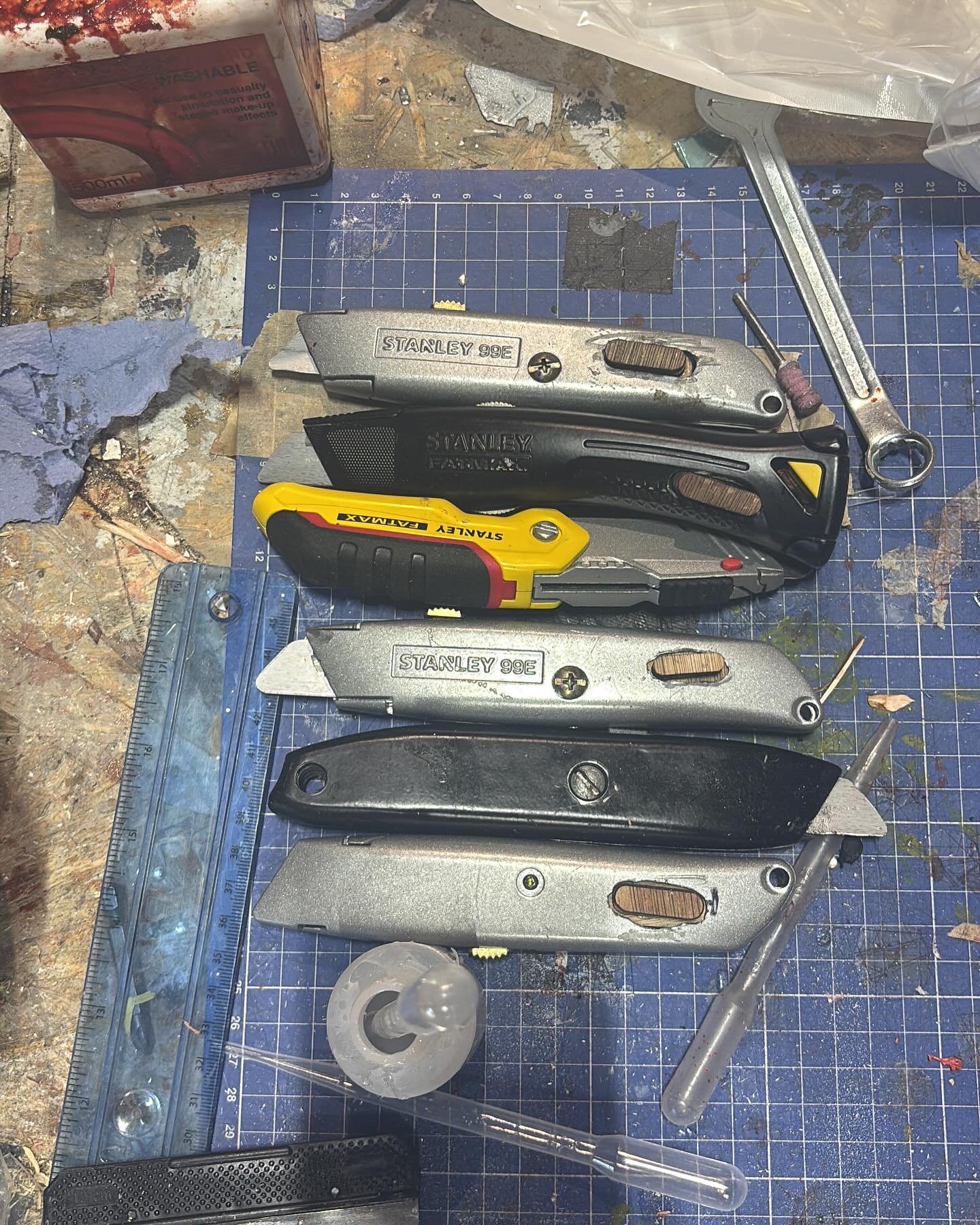 sweeney todd!! my last project on the first year of my ma!!!
this was amazing to work on a production of this size. the sfx wanted me to make nine knives out of stanley knives - seven blood &amp; two special ones. 
the blood knives worked by carving 