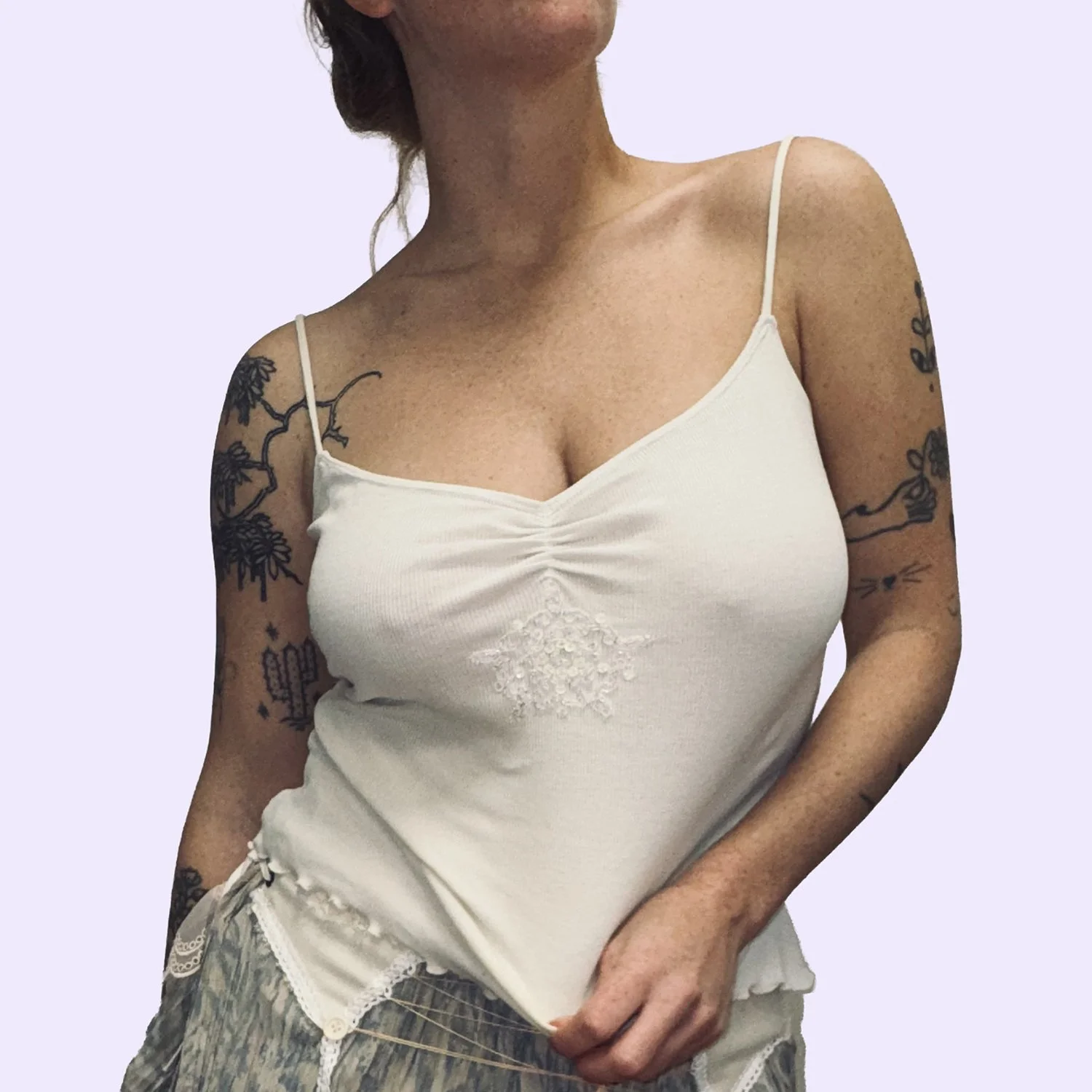 débardeur blanc & fleur en sequins