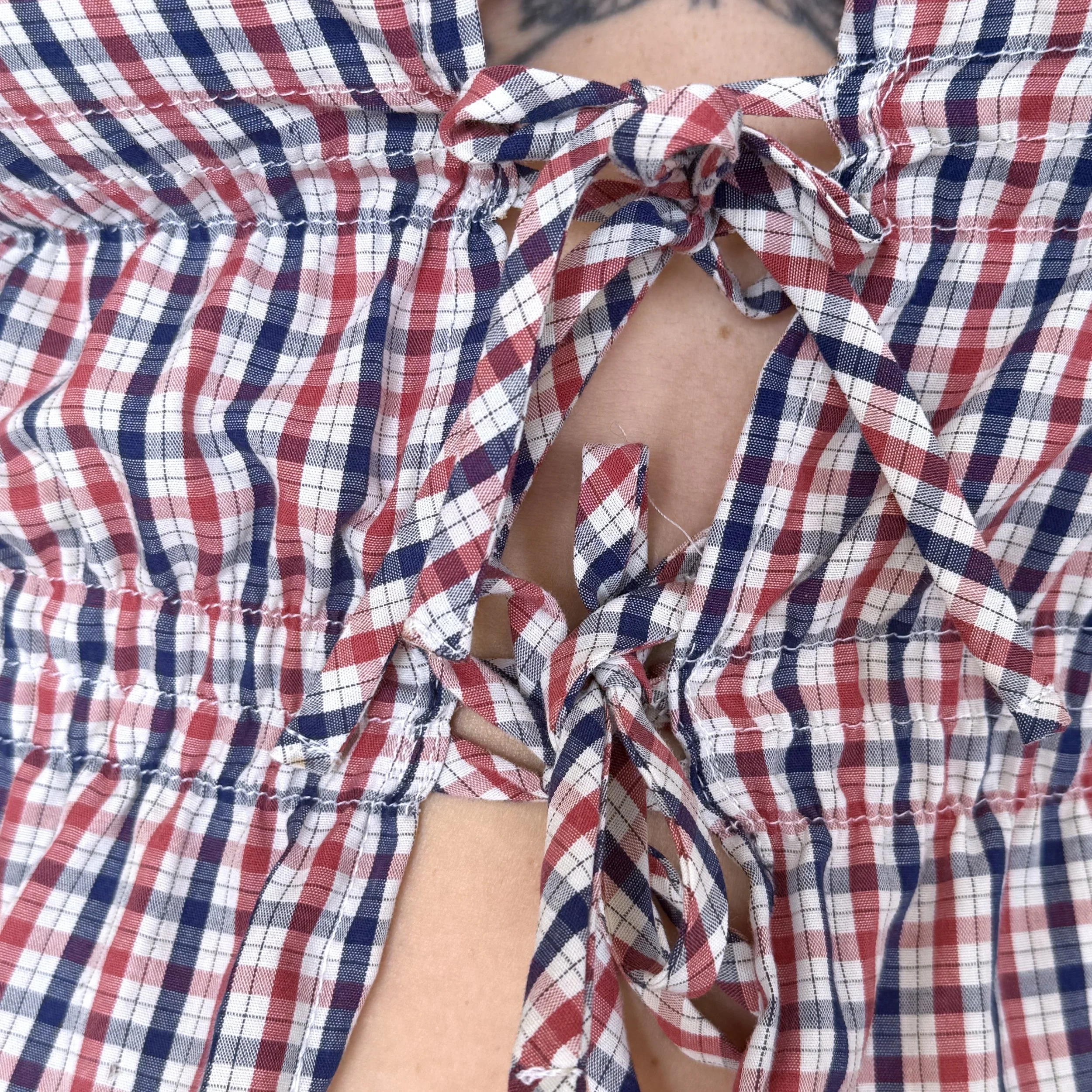 top à carreaux smocké