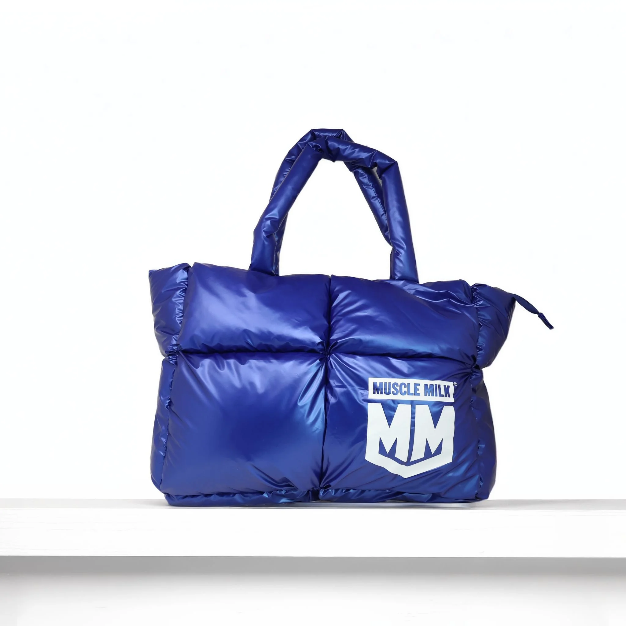 MOMT created custom puffer bags for Muscle Milks booth at the Natural Products Expo West Tradeshow. 🥛

These bags are light as air and surprisingly spacious, offering all the room you need without sacrificing a single ounce of style.