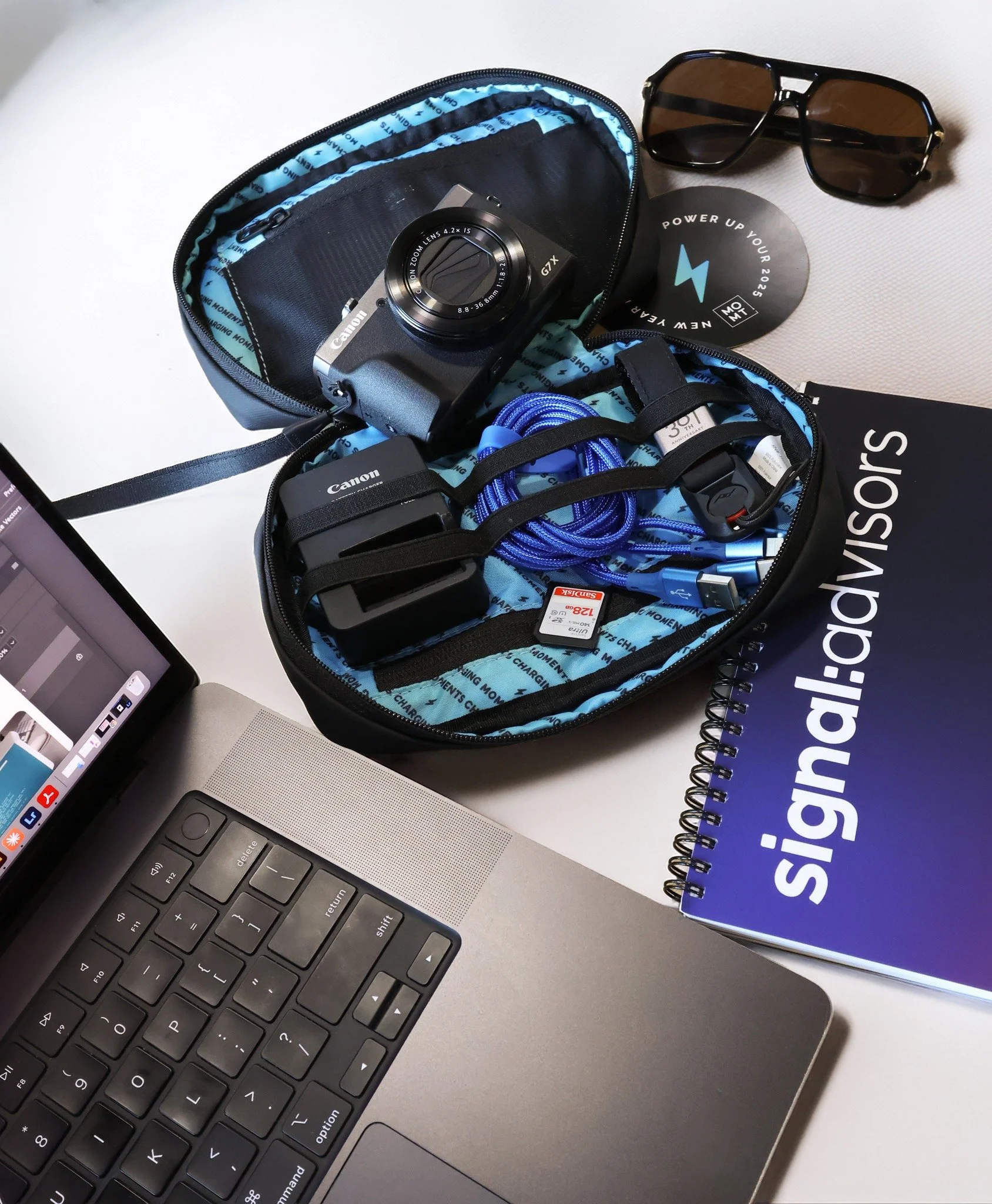 Upgrade your employees travel game this quarter with tech organizers! 💻