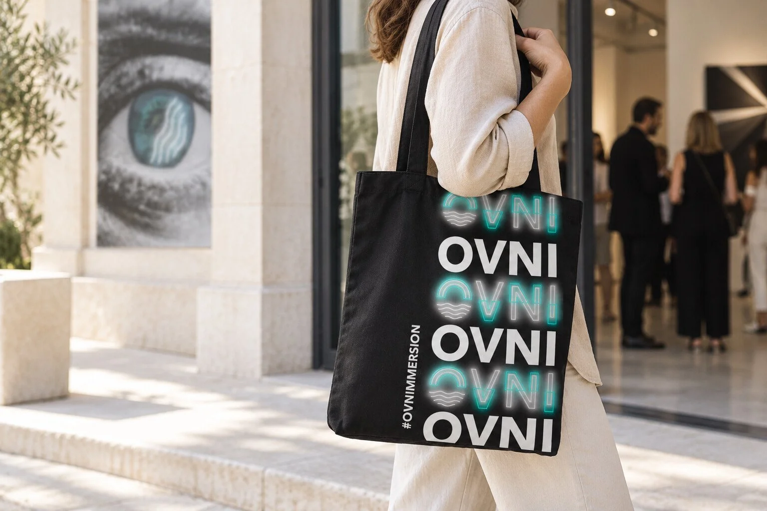 01-tote-bag-lifestyle.jpg