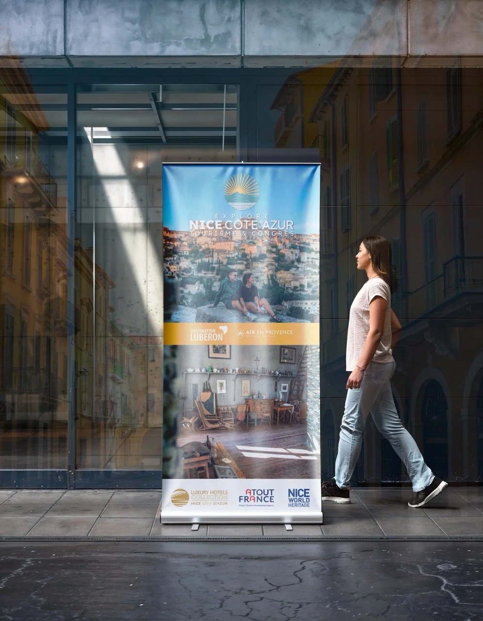 OTM_rollup_mockup – grande taille.jpeg