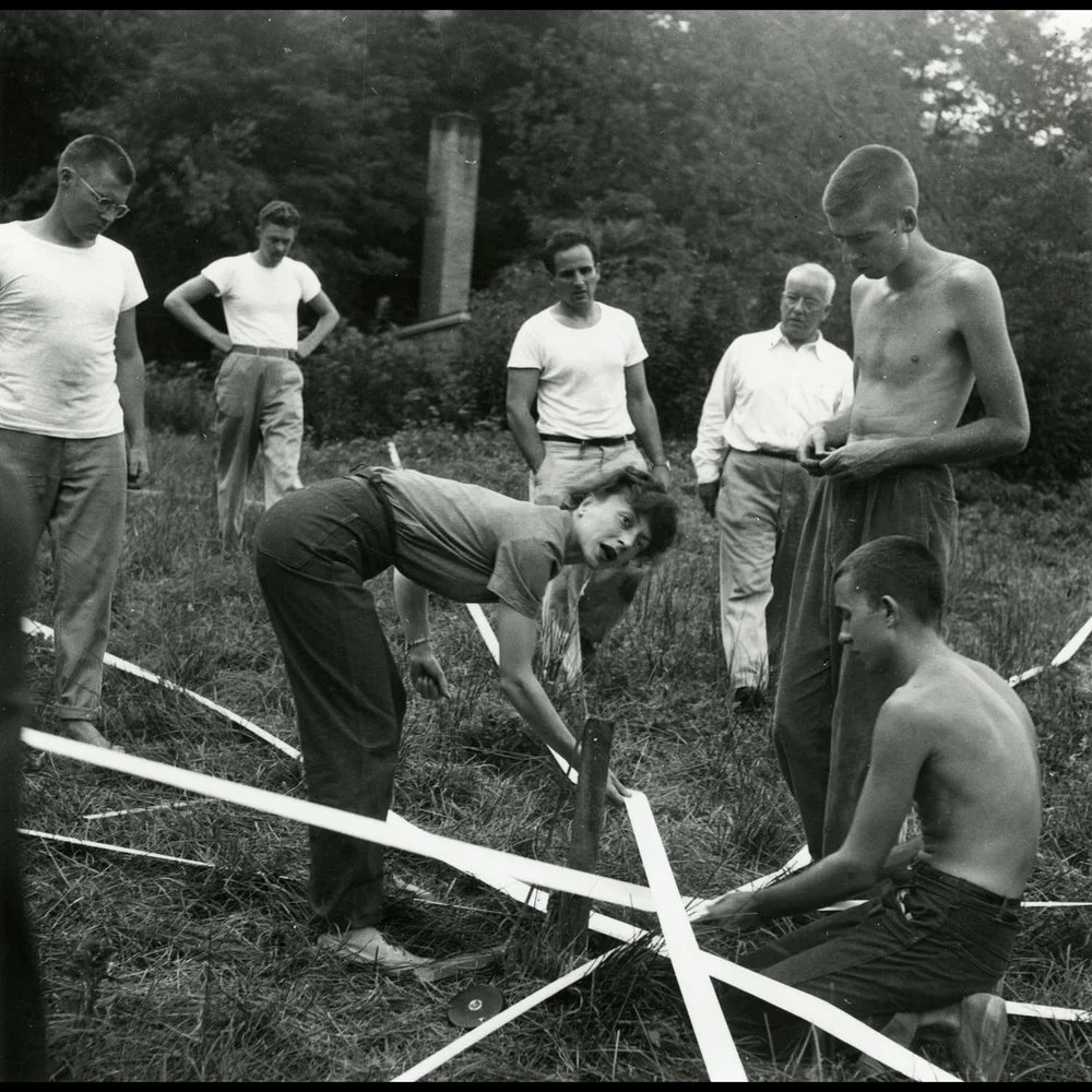 Elaine de Kooning (center), R. Buckminster Fuller, Ray Johnson, Albert Lanier, and others with the Supine Dome, 1948