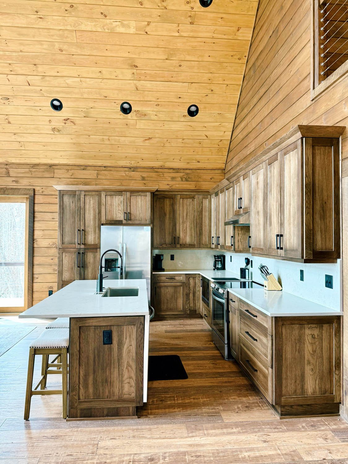 Wood Cabin Kitchen - Mountain Ridge Custom Builders