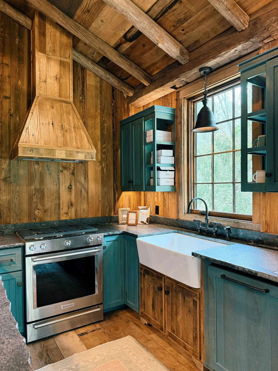 Modern Mountain Cabin Kitchen - Mountain Ridge Custom Builders