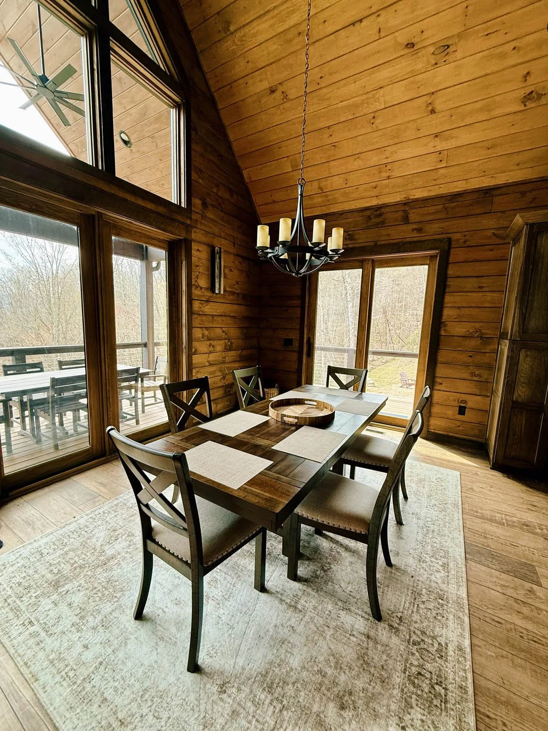 Dining Room High Ceiling - Mountain Ridge Custom Builders