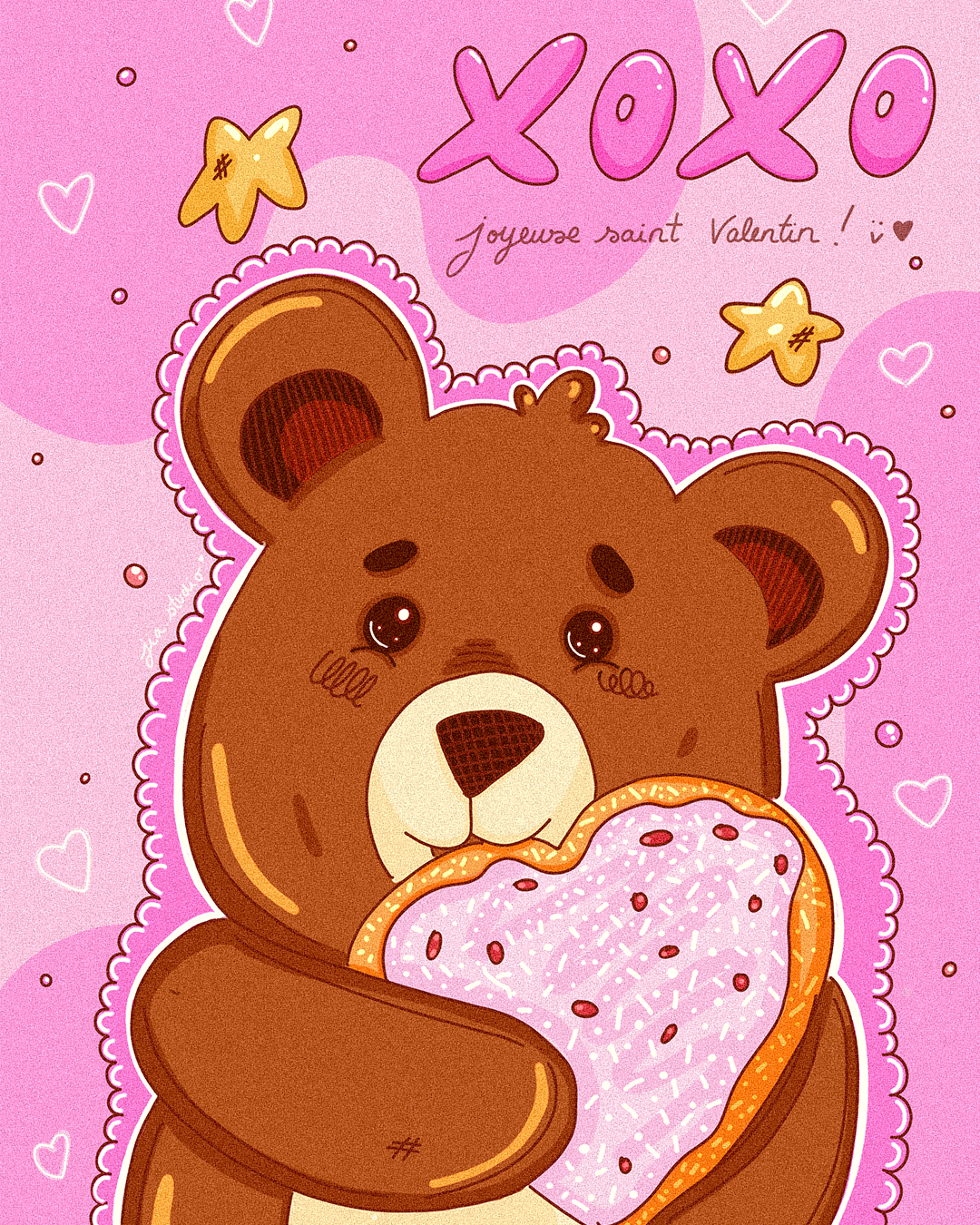 Un dessin d'un ours en cartoon tenant un cœur en forme de biscuit rose avec des sprinkles, sur un fond rose avec des étoiles et des petits cœurs, écrit 'XOXO' et 'Joyeuse saint Valentin !'